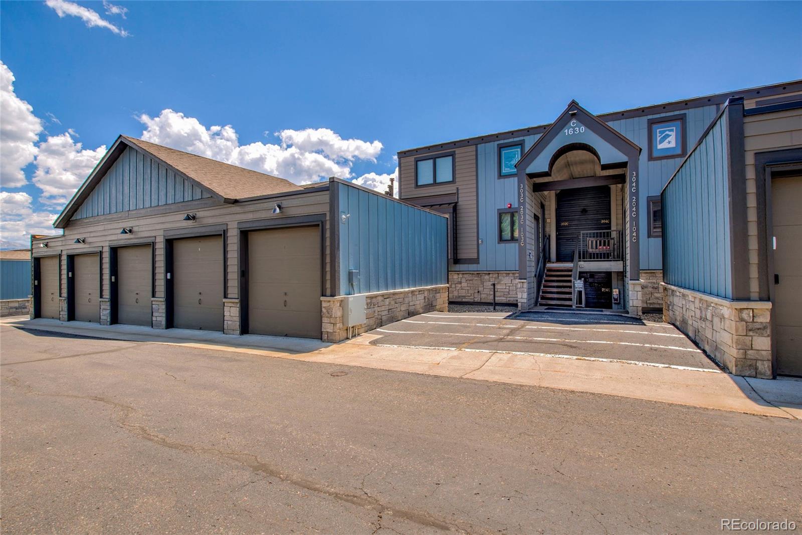 Restricted Address, 2 Bedrooms Bedrooms, ,2 BathroomsBathrooms,Residential,For Sale,Lake Forest Condos,Lakeview,REC2694155