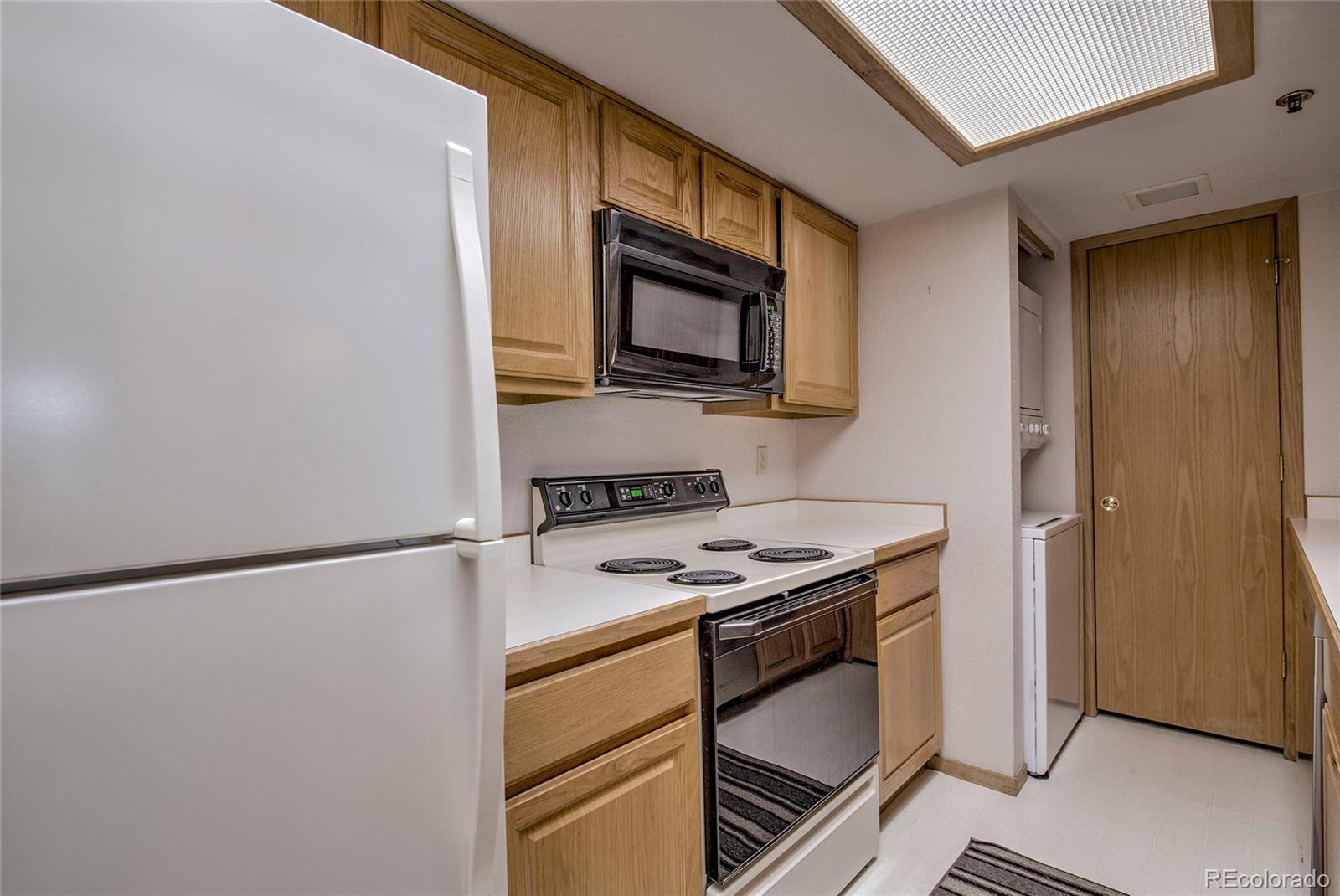 Restricted Address, 2 Bedrooms Bedrooms, ,2 BathroomsBathrooms,Residential,For Sale,Lake Forest Condos,Lakeview,REC2694155
