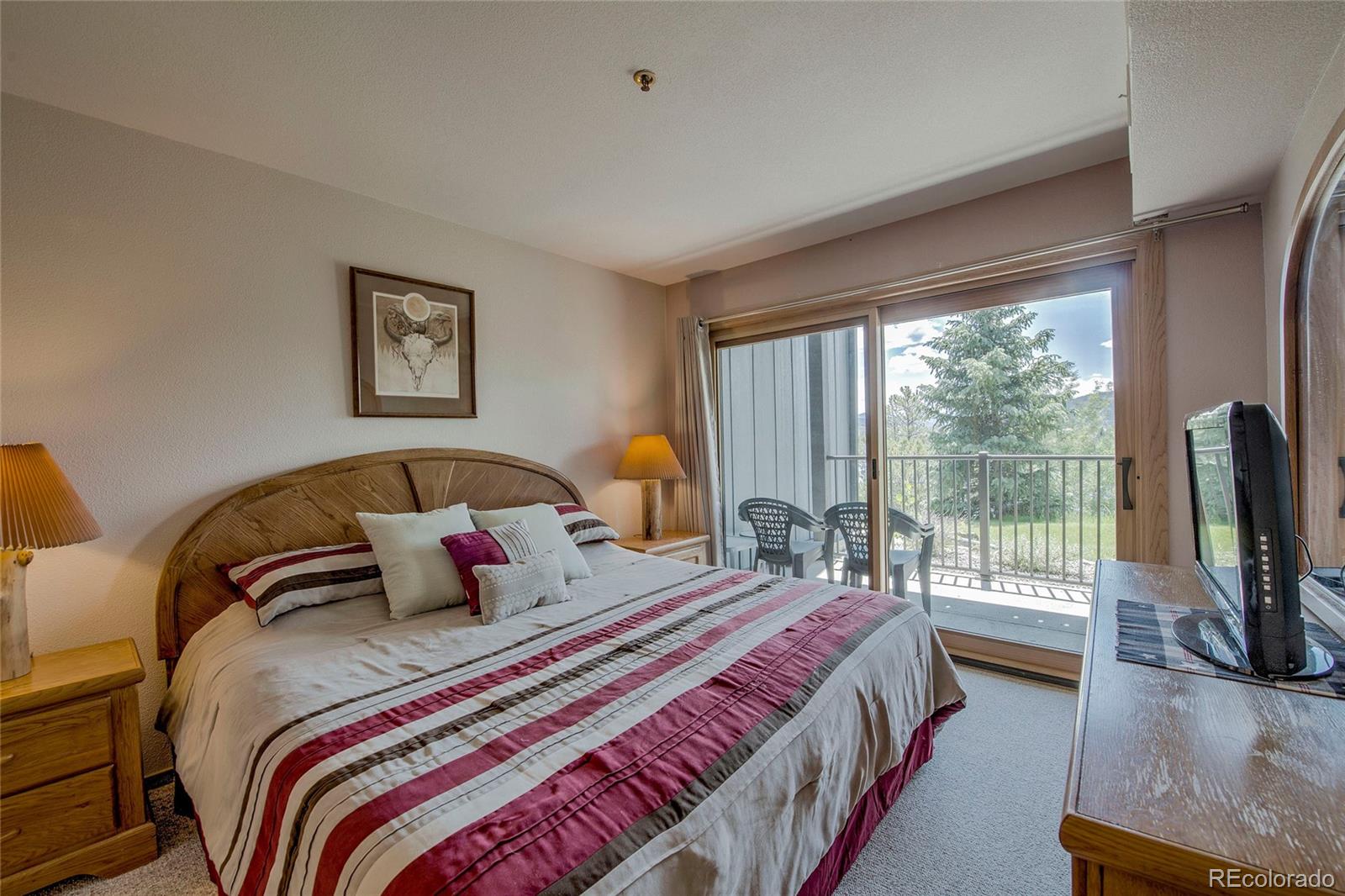 Restricted Address, 2 Bedrooms Bedrooms, ,2 BathroomsBathrooms,Residential,For Sale,Lake Forest Condos,Lakeview,REC2694155