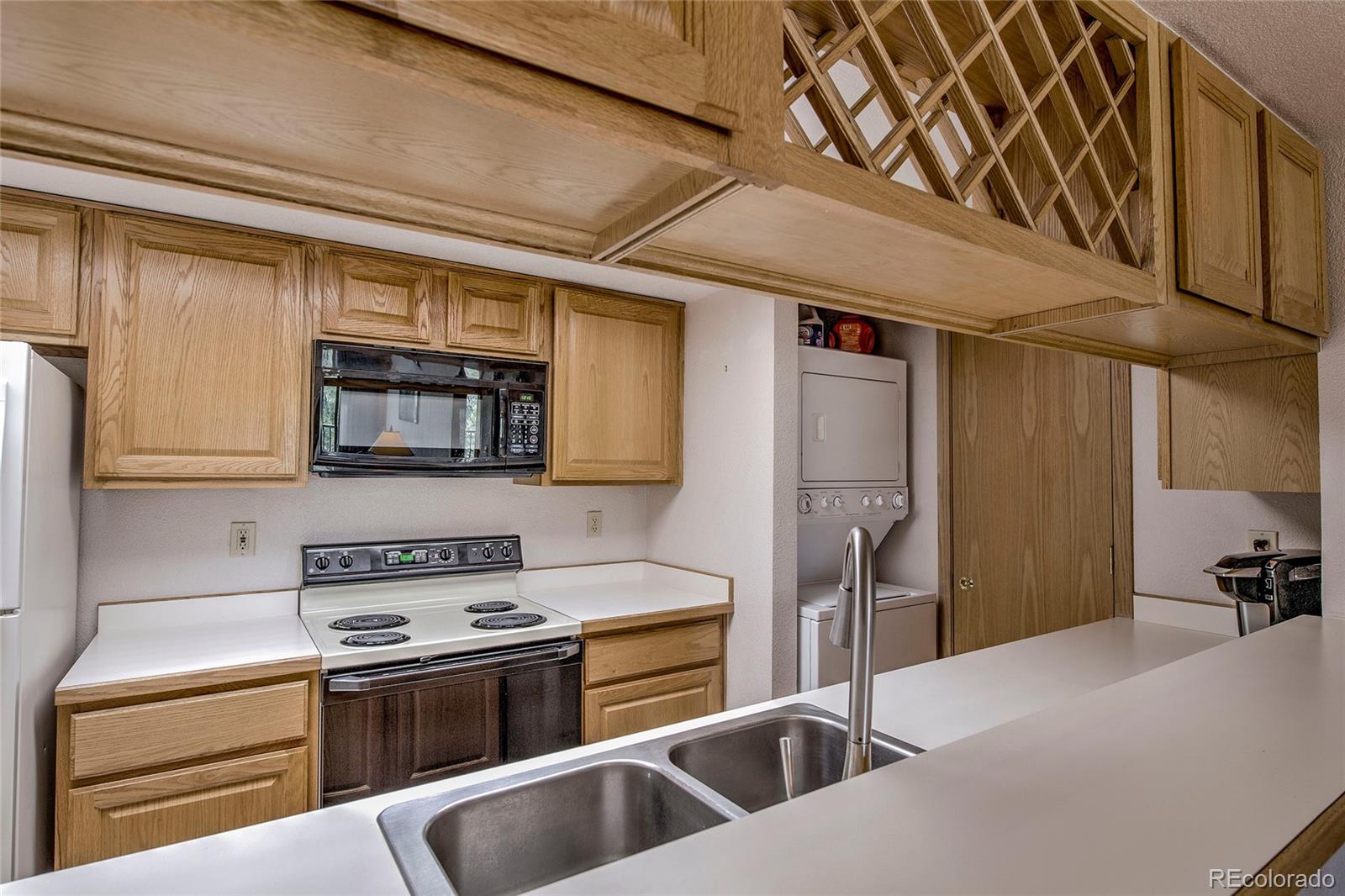Restricted Address, 2 Bedrooms Bedrooms, ,2 BathroomsBathrooms,Residential,For Sale,Lake Forest Condos,Lakeview,REC2694155