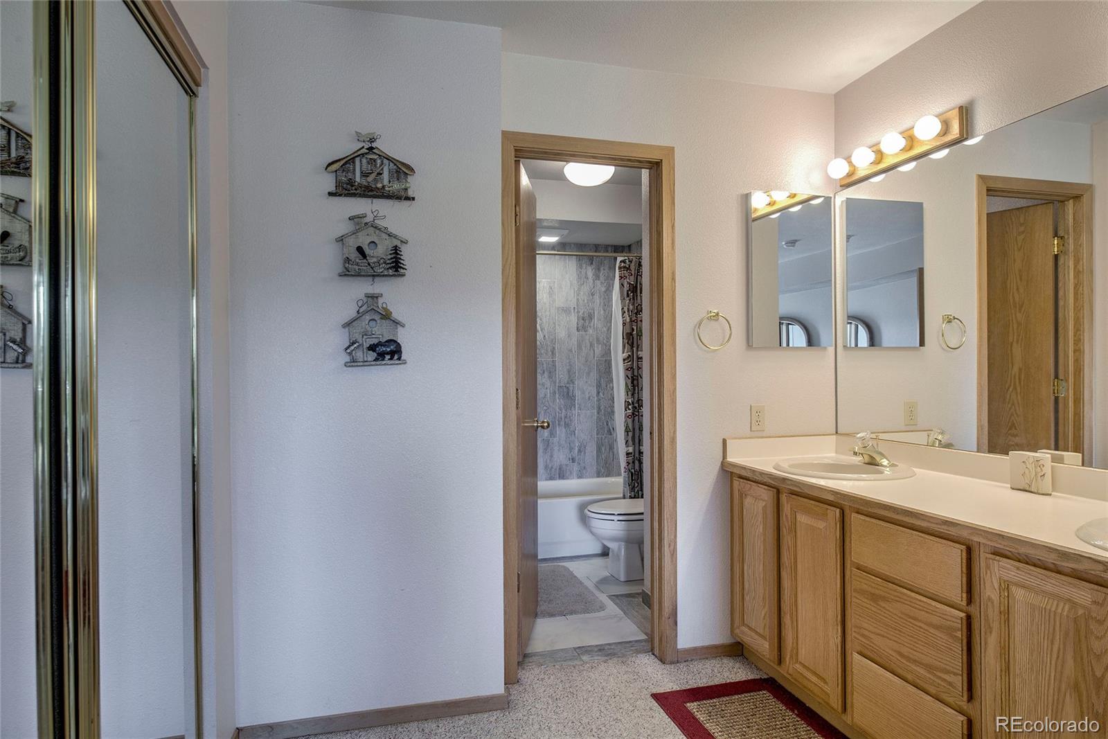 Restricted Address, 2 Bedrooms Bedrooms, ,2 BathroomsBathrooms,Residential,For Sale,Lake Forest Condos,Lakeview,REC2694155