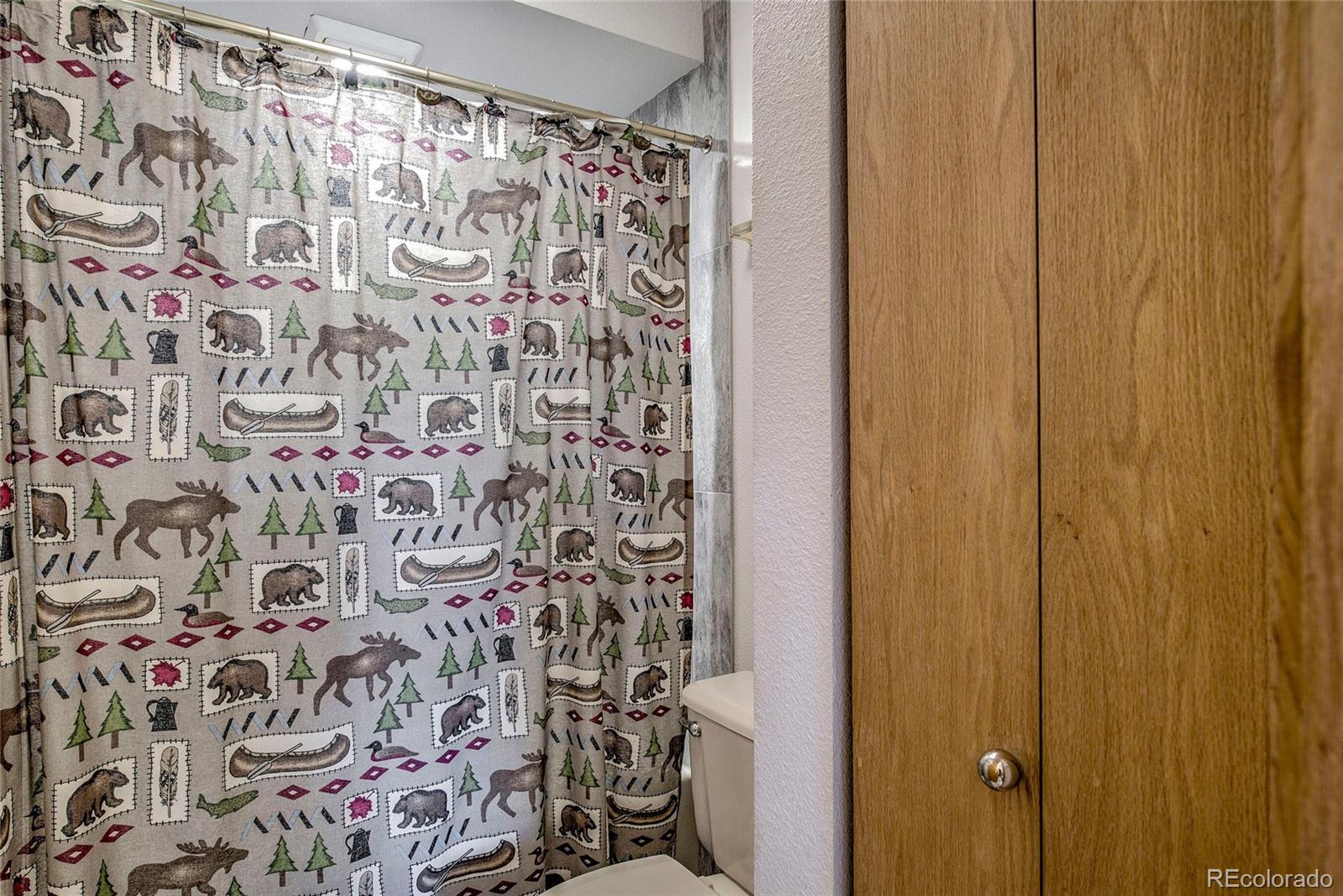 Restricted Address, 2 Bedrooms Bedrooms, ,2 BathroomsBathrooms,Residential,For Sale,Lake Forest Condos,Lakeview,REC2694155