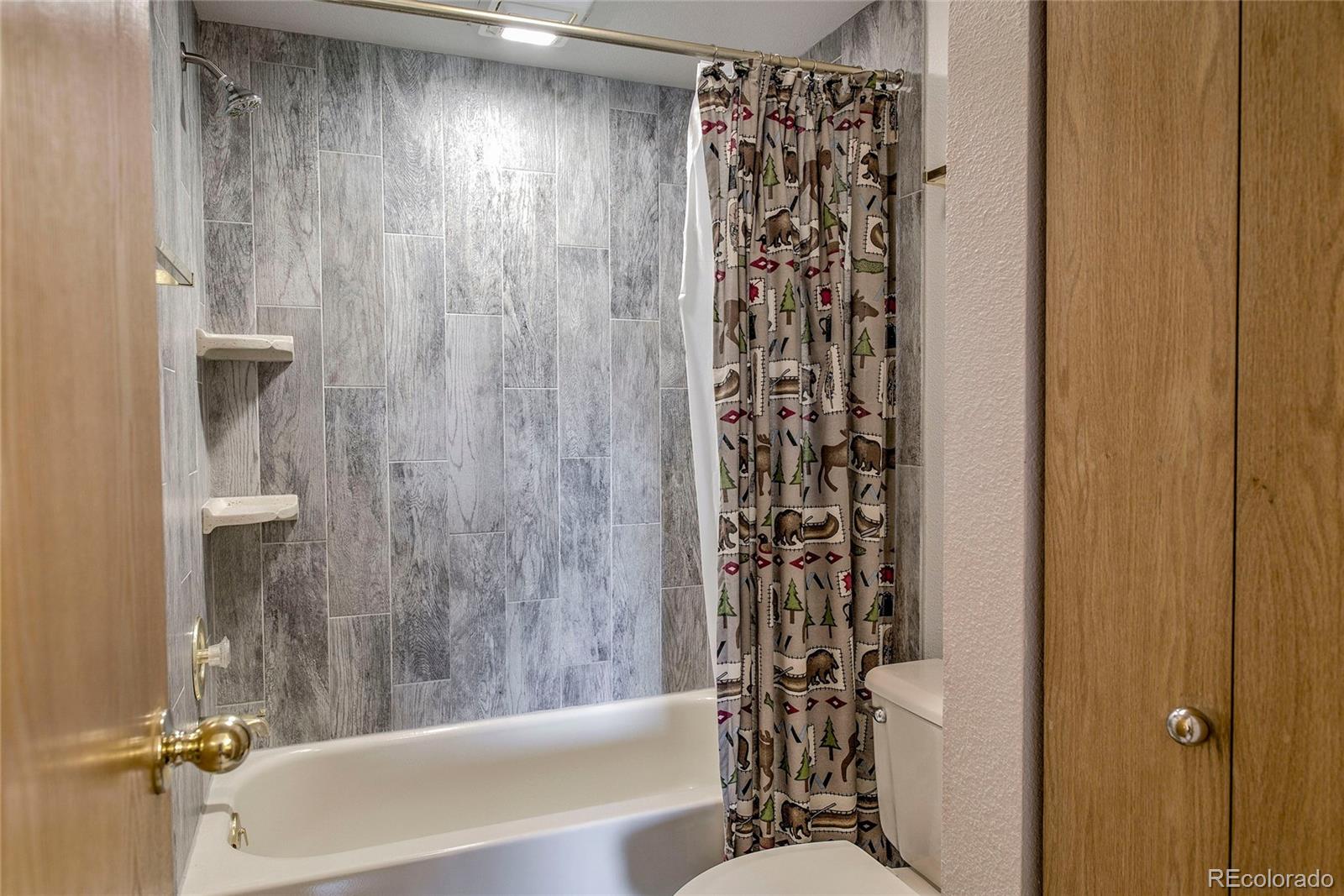 Restricted Address, 2 Bedrooms Bedrooms, ,2 BathroomsBathrooms,Residential,For Sale,Lake Forest Condos,Lakeview,REC2694155
