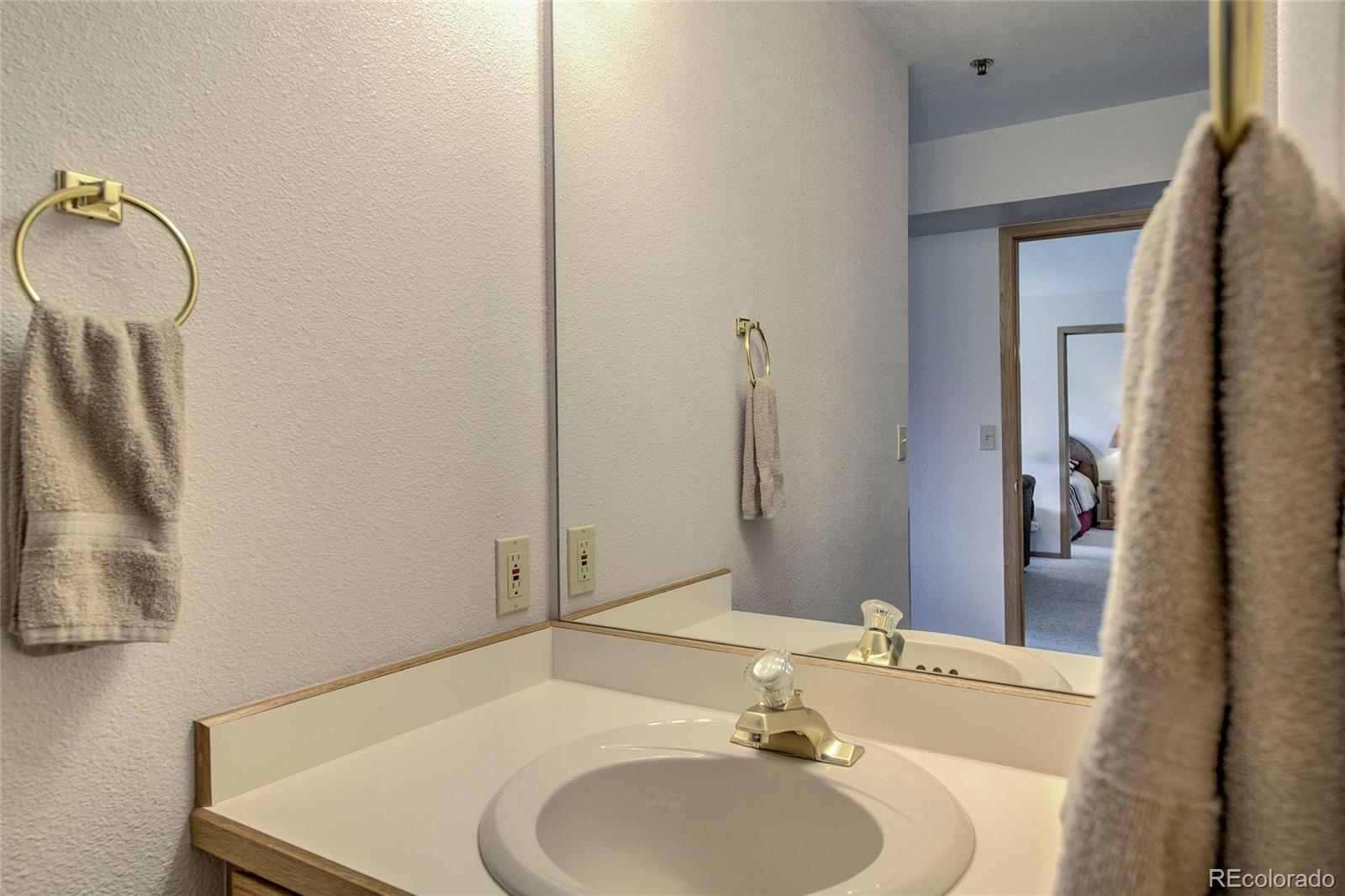 Restricted Address, 2 Bedrooms Bedrooms, ,2 BathroomsBathrooms,Residential,For Sale,Lake Forest Condos,Lakeview,REC2694155