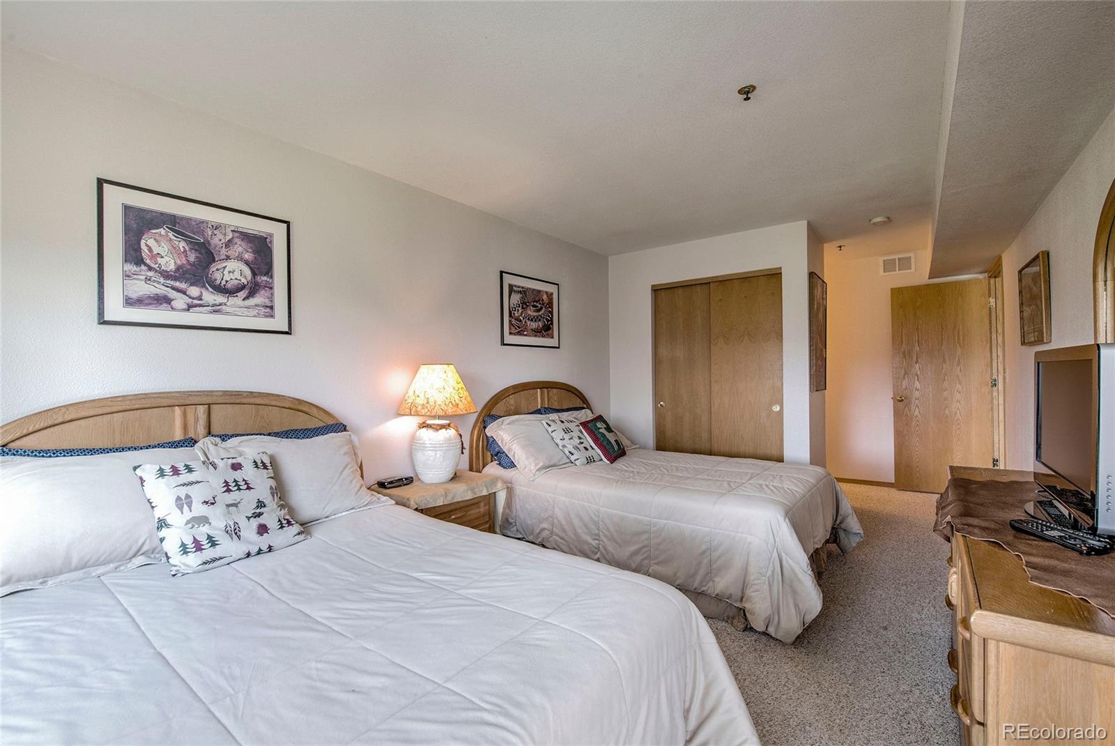 Restricted Address, 2 Bedrooms Bedrooms, ,2 BathroomsBathrooms,Residential,For Sale,Lake Forest Condos,Lakeview,REC2694155