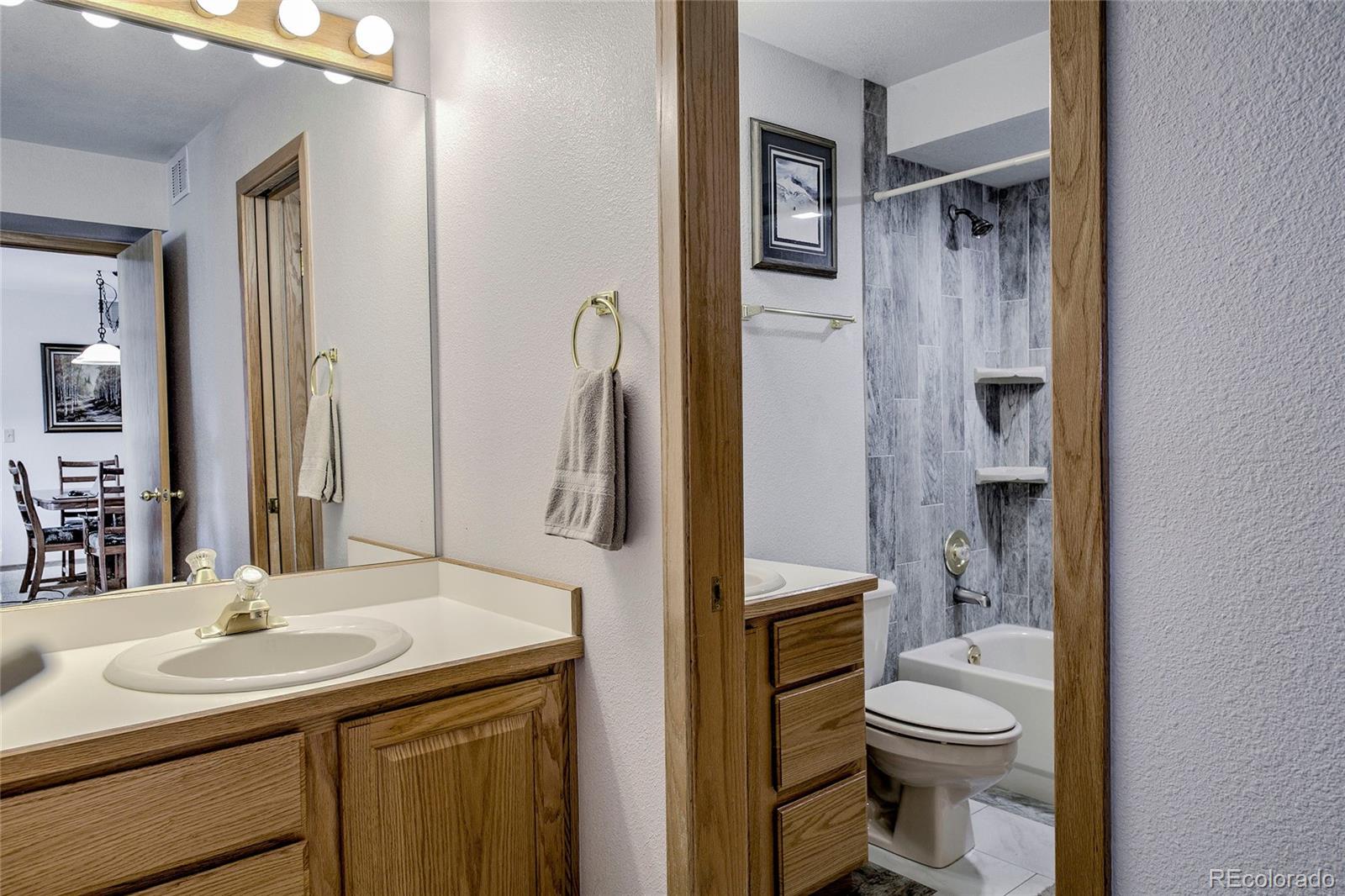 Restricted Address, 2 Bedrooms Bedrooms, ,2 BathroomsBathrooms,Residential,For Sale,Lake Forest Condos,Lakeview,REC2694155