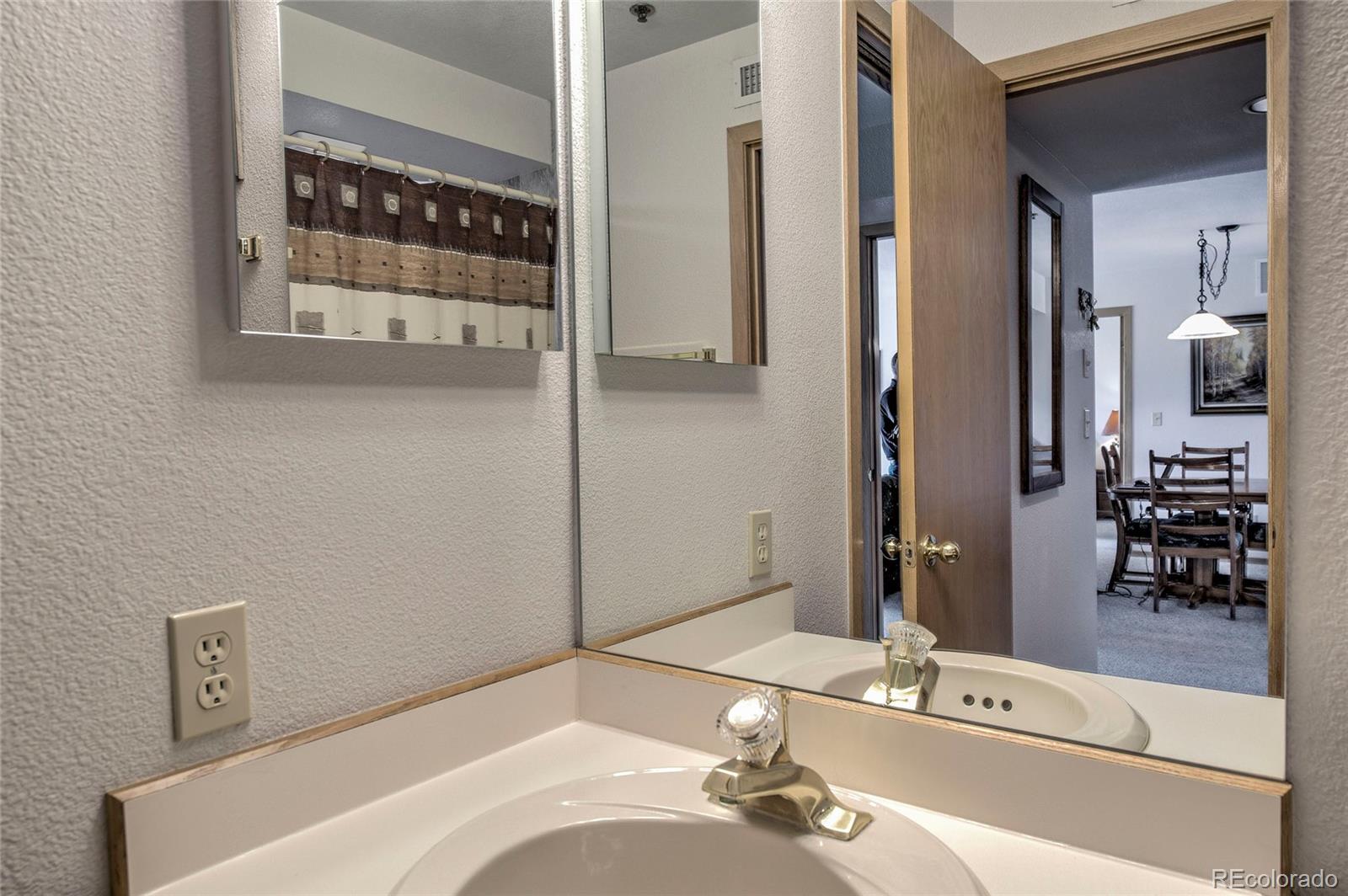 Restricted Address, 2 Bedrooms Bedrooms, ,2 BathroomsBathrooms,Residential,For Sale,Lake Forest Condos,Lakeview,REC2694155