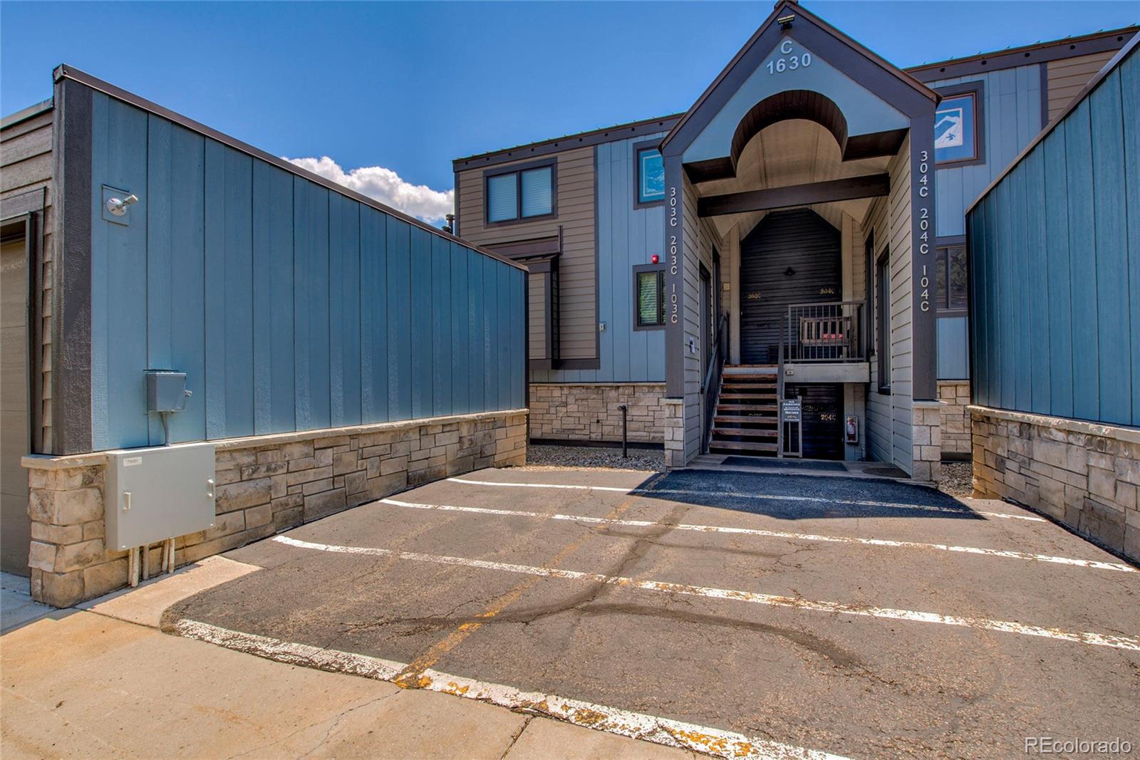 Restricted Address, 2 Bedrooms Bedrooms, ,2 BathroomsBathrooms,Residential,For Sale,Lake Forest Condos,Lakeview,REC2694155