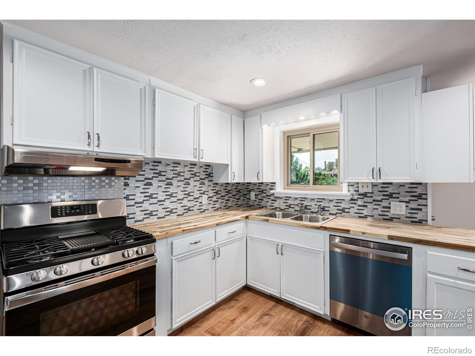 255 Coral Way, Broomfield, CO 80020, 4 Bedrooms Bedrooms, ,3 BathroomsBathrooms,Residential,For Sale,Coral,RECIR1014305