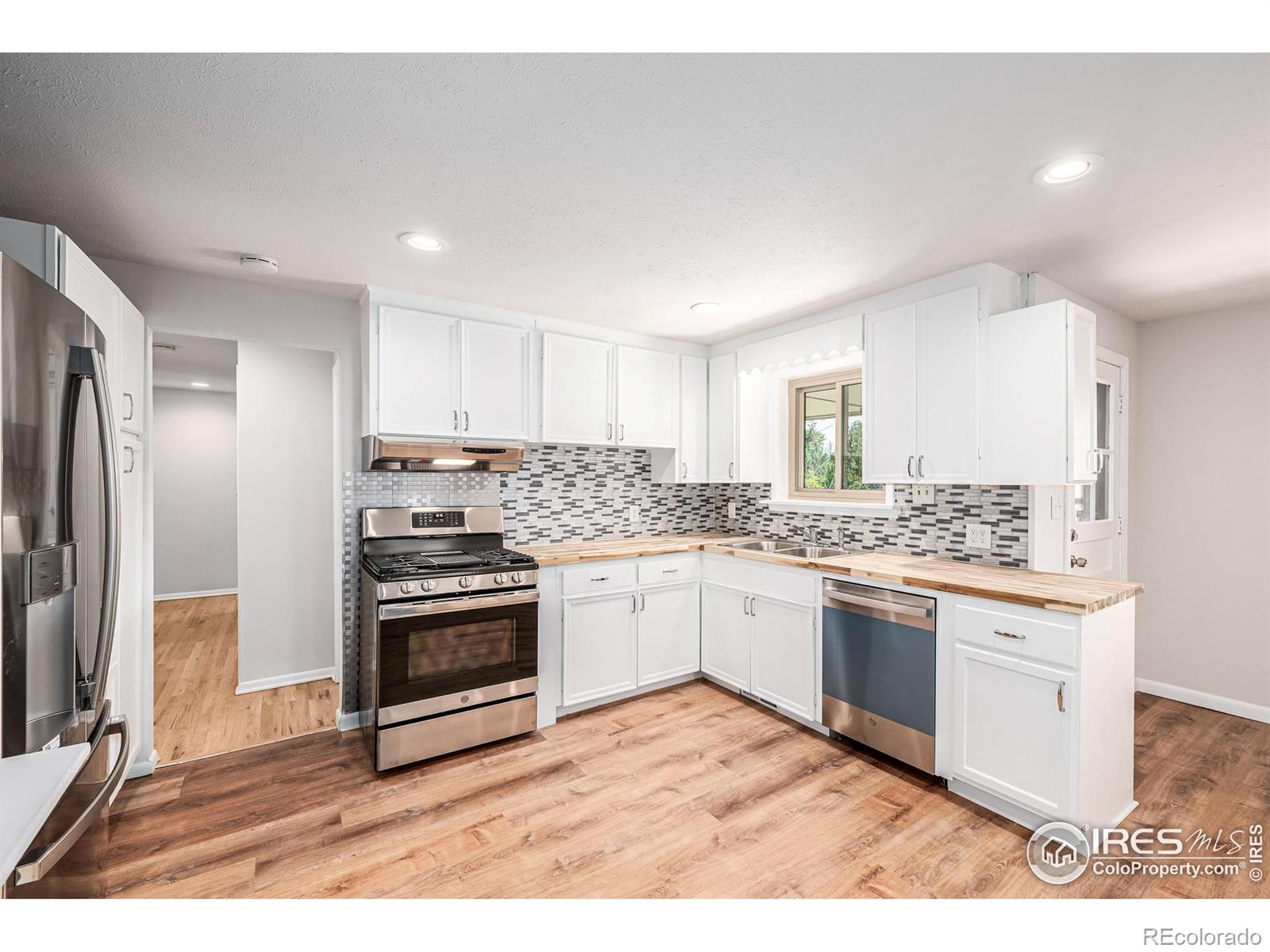 255 Coral Way, Broomfield, CO 80020, 4 Bedrooms Bedrooms, ,3 BathroomsBathrooms,Residential,For Sale,Coral,RECIR1014305