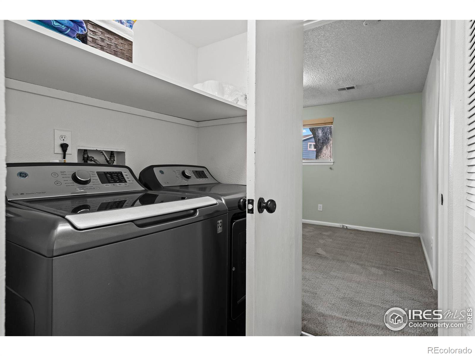 1427 24th Avenue, Longmont, CO 80501, 4 Bedrooms Bedrooms, ,2 BathroomsBathrooms,Residential,For Sale,24th,RECIR1014678