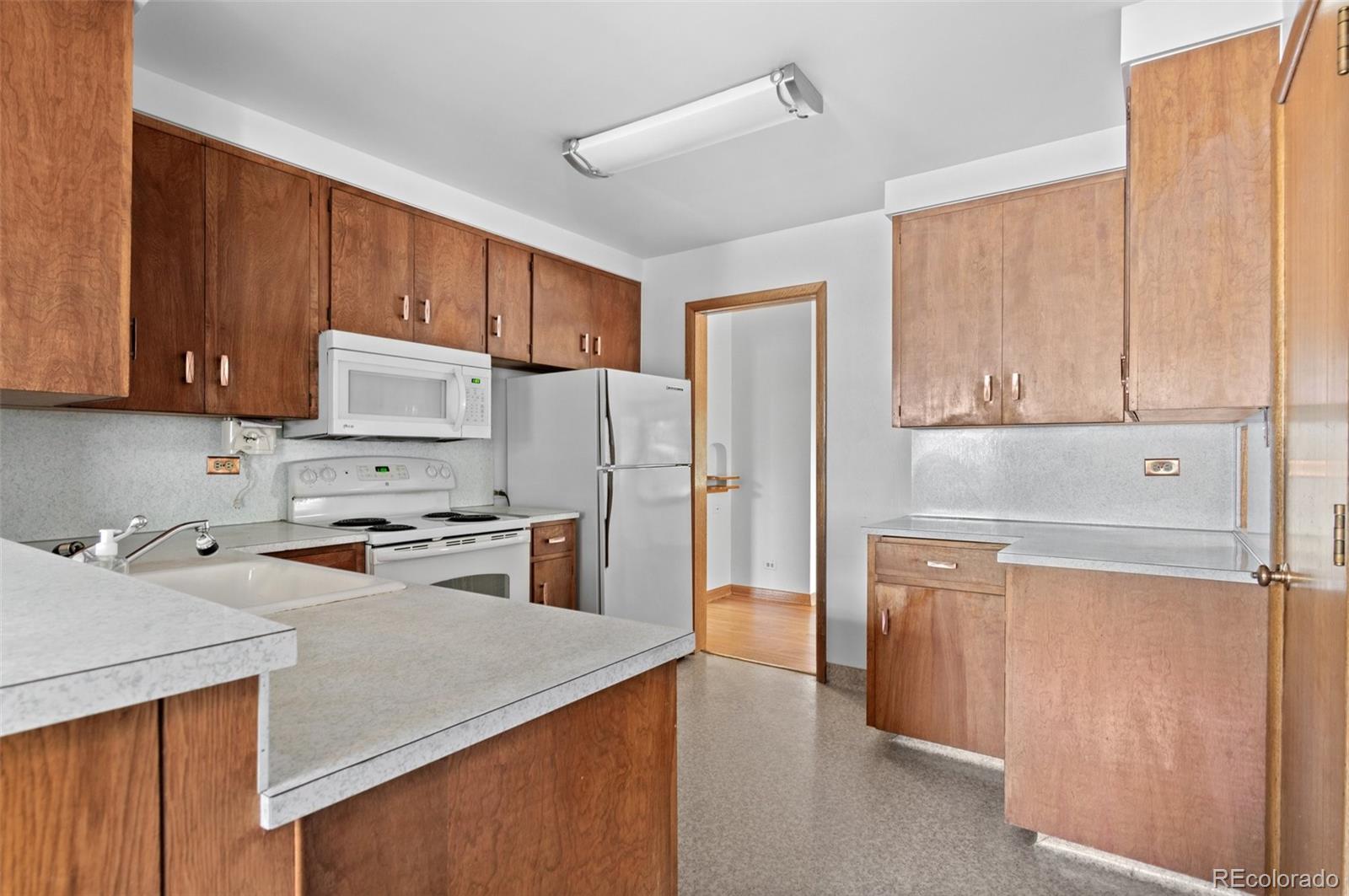 2429 S Corona Street, Denver, CO 80210, 4 Bedrooms Bedrooms, ,2 BathroomsBathrooms,Income,For Sale,Corona,REC8579620