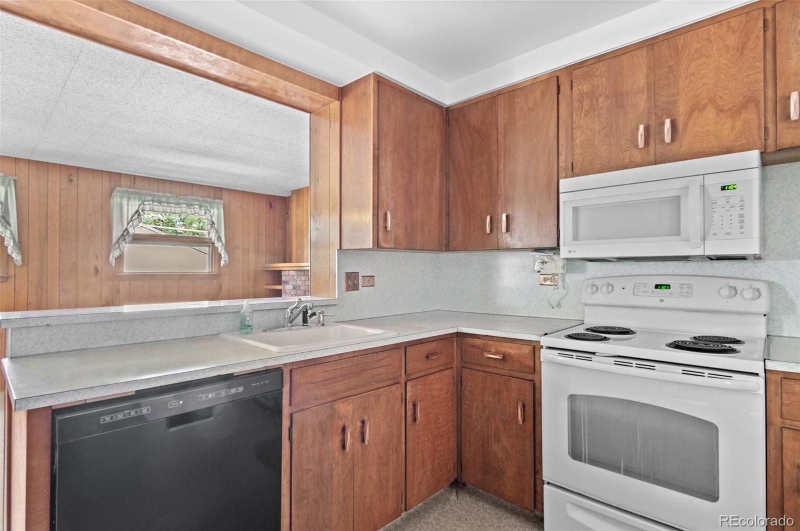 2429 S Corona Street, Denver, CO 80210, 4 Bedrooms Bedrooms, ,2 BathroomsBathrooms,Income,For Sale,Corona,REC8579620