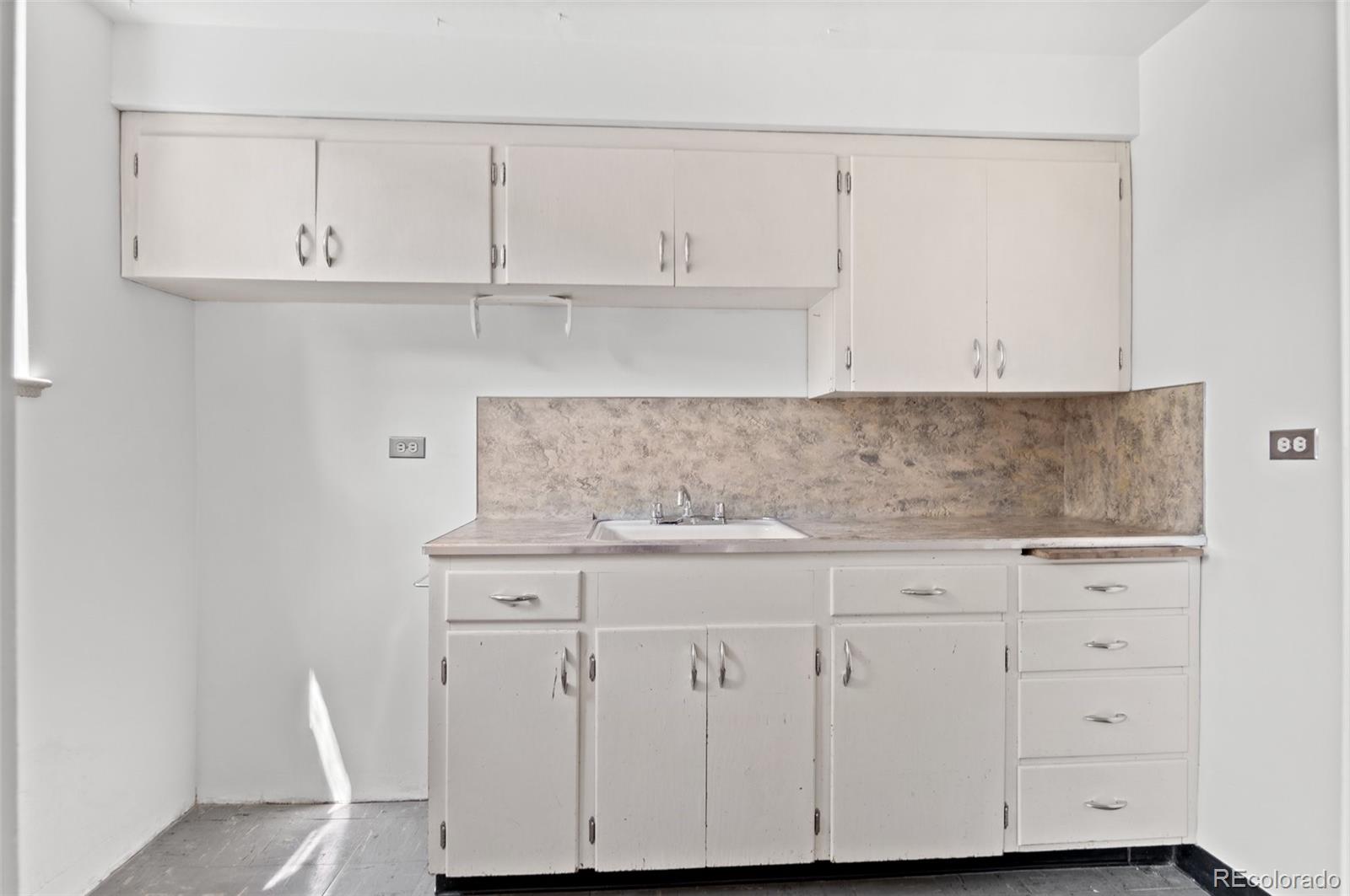 2429 S Corona Street, Denver, CO 80210, 4 Bedrooms Bedrooms, ,2 BathroomsBathrooms,Income,For Sale,Corona,REC8579620