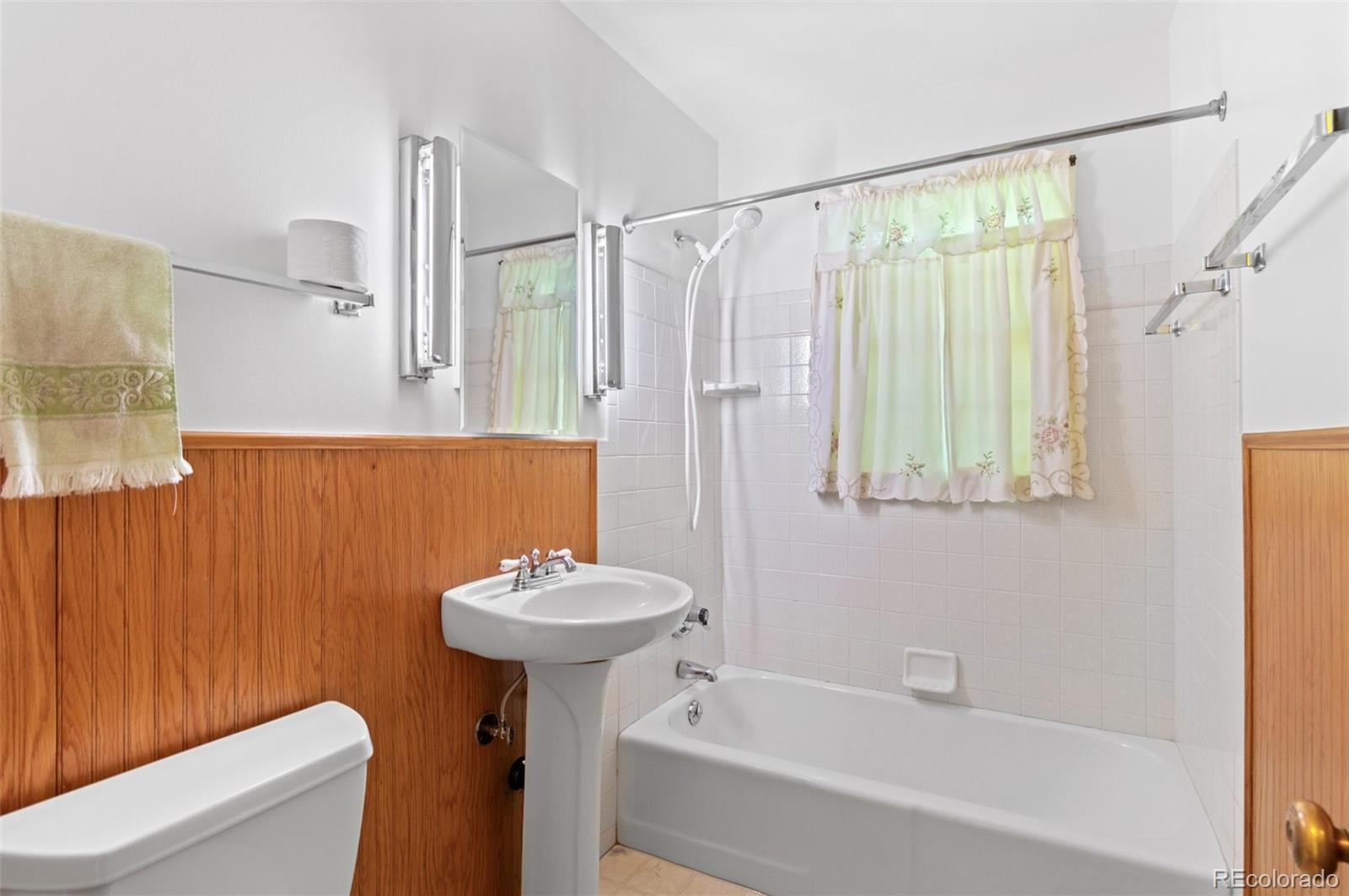 2429 S Corona Street, Denver, CO 80210, 4 Bedrooms Bedrooms, ,2 BathroomsBathrooms,Income,For Sale,Corona,REC8579620