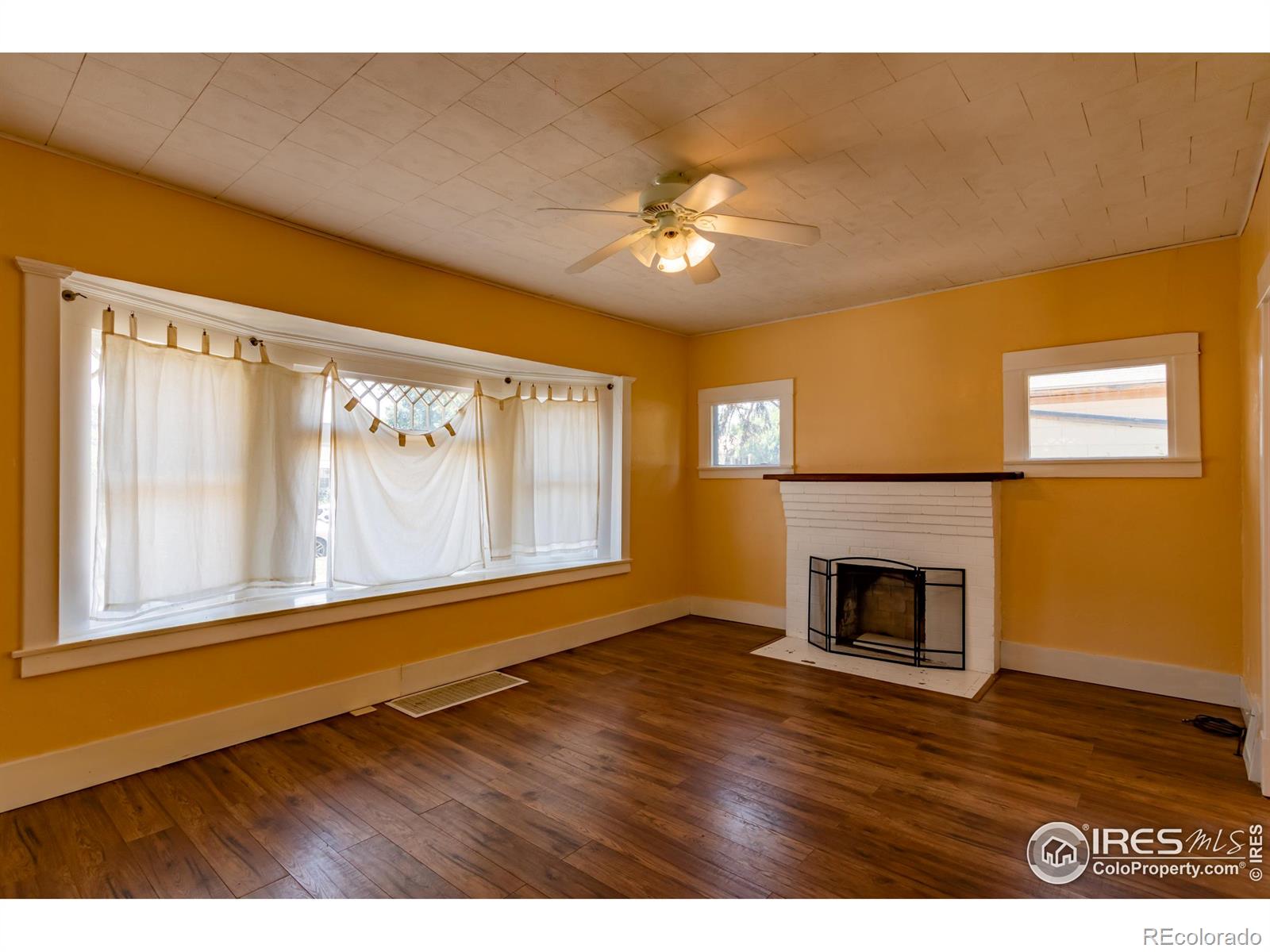 1315 Chester Street, Aurora, CO 80010, 2 Bedrooms Bedrooms, ,2 BathroomsBathrooms,Residential,For Sale,Chester,RECIR1015446