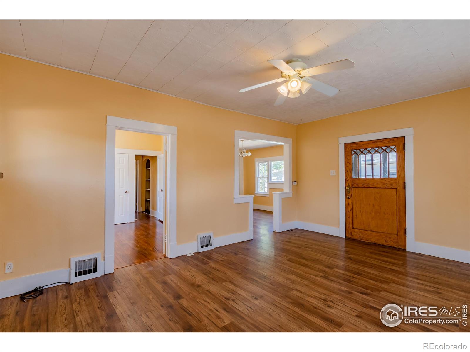 1315 Chester Street, Aurora, CO 80010, 2 Bedrooms Bedrooms, ,2 BathroomsBathrooms,Residential,For Sale,Chester,RECIR1015446