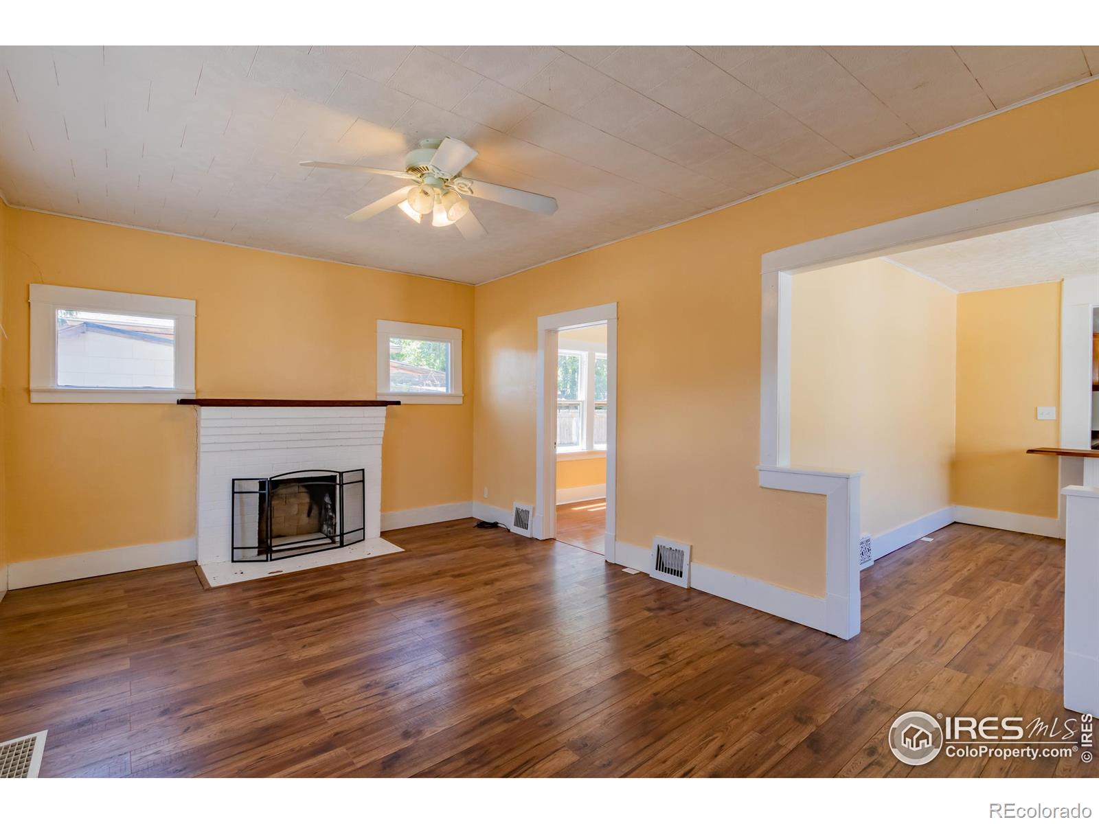 1315 Chester Street, Aurora, CO 80010, 2 Bedrooms Bedrooms, ,2 BathroomsBathrooms,Residential,For Sale,Chester,RECIR1015446