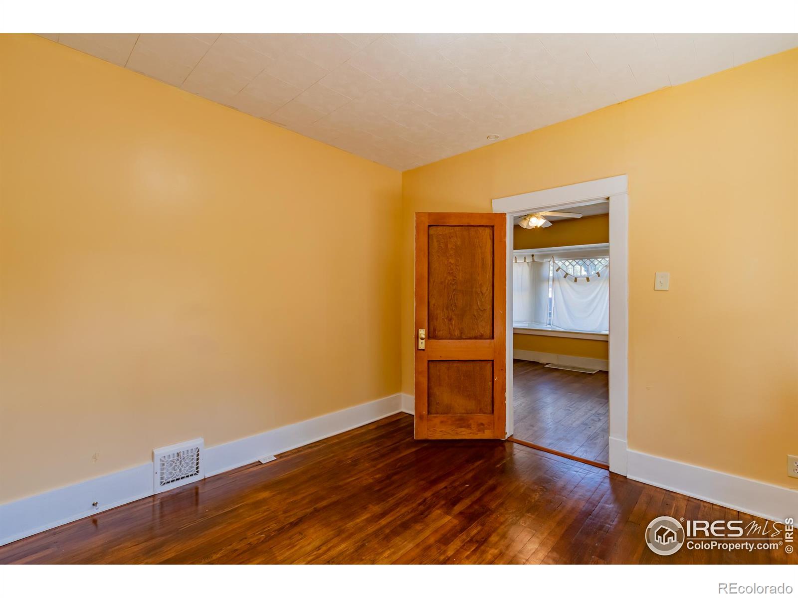 1315 Chester Street, Aurora, CO 80010, 2 Bedrooms Bedrooms, ,2 BathroomsBathrooms,Residential,For Sale,Chester,RECIR1015446
