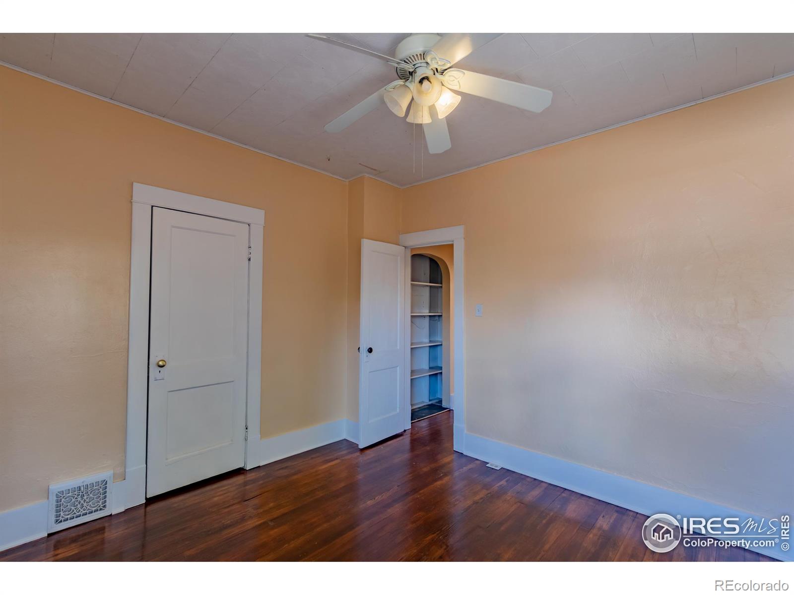 1315 Chester Street, Aurora, CO 80010, 2 Bedrooms Bedrooms, ,2 BathroomsBathrooms,Residential,For Sale,Chester,RECIR1015446