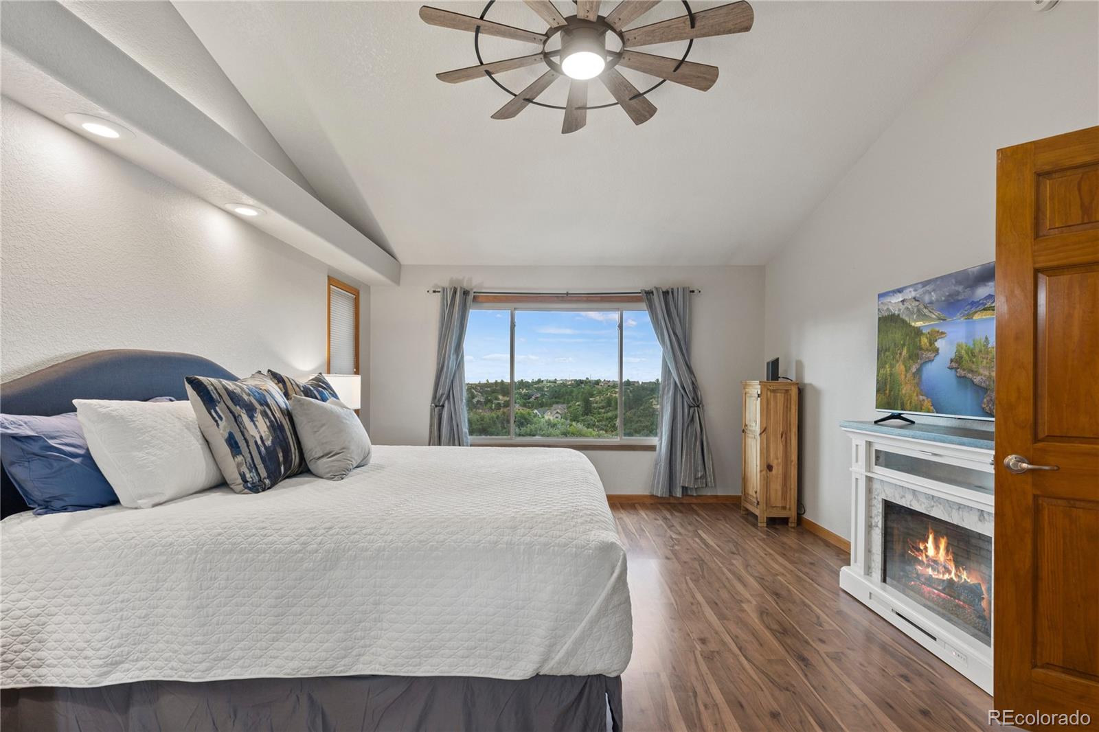 2795 Castle Crest Drive, Castle Rock, CO 80104, 6 Bedrooms Bedrooms, ,4 BathroomsBathrooms,Residential,For Sale,Castle Crest,REC8691725