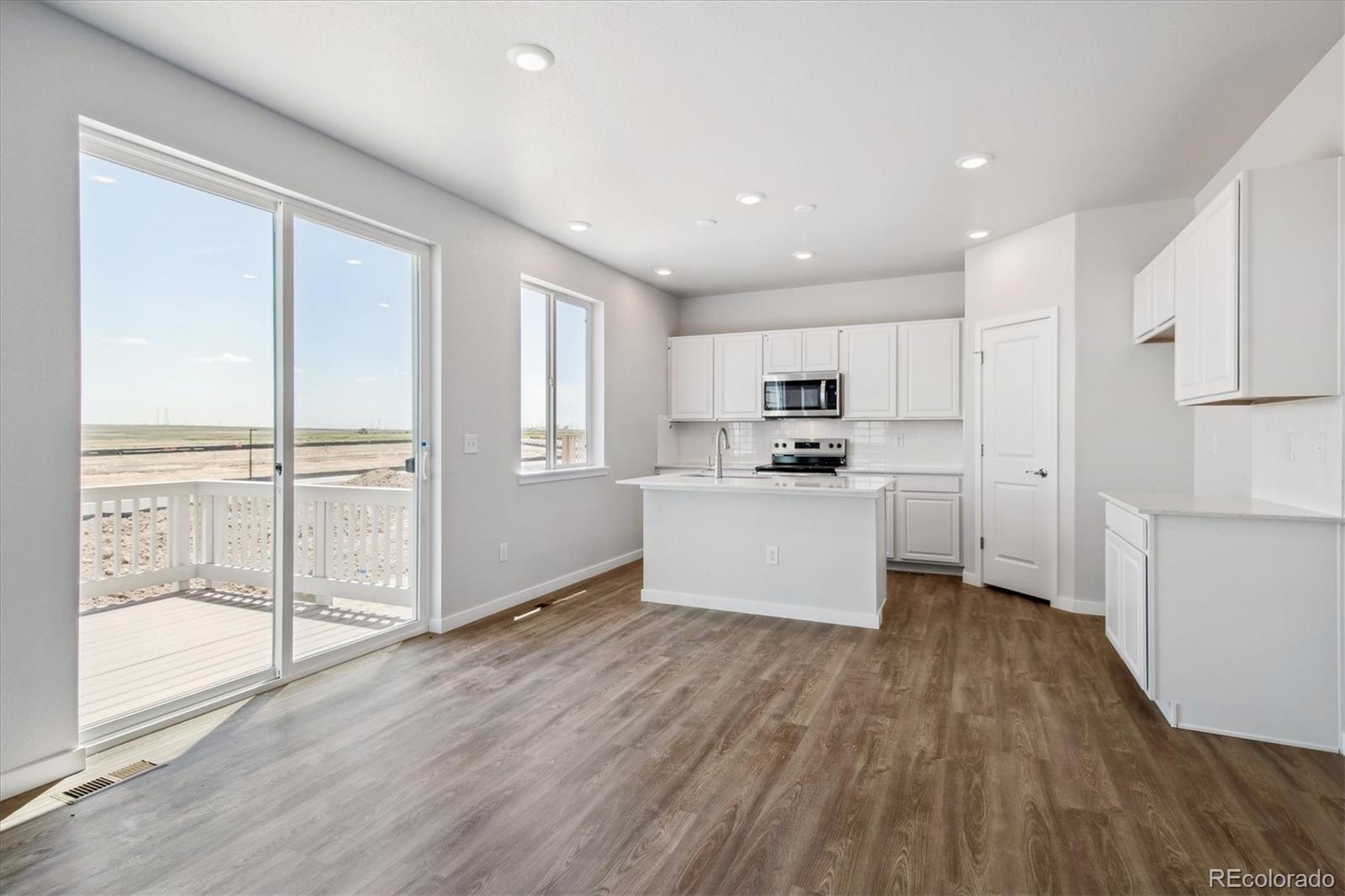 3302 Highlands Creek Parkway, Aurora, CO 80019, 3 Bedrooms Bedrooms, ,3 BathroomsBathrooms,Residential,For Sale,Highlands Creek,REC7396563