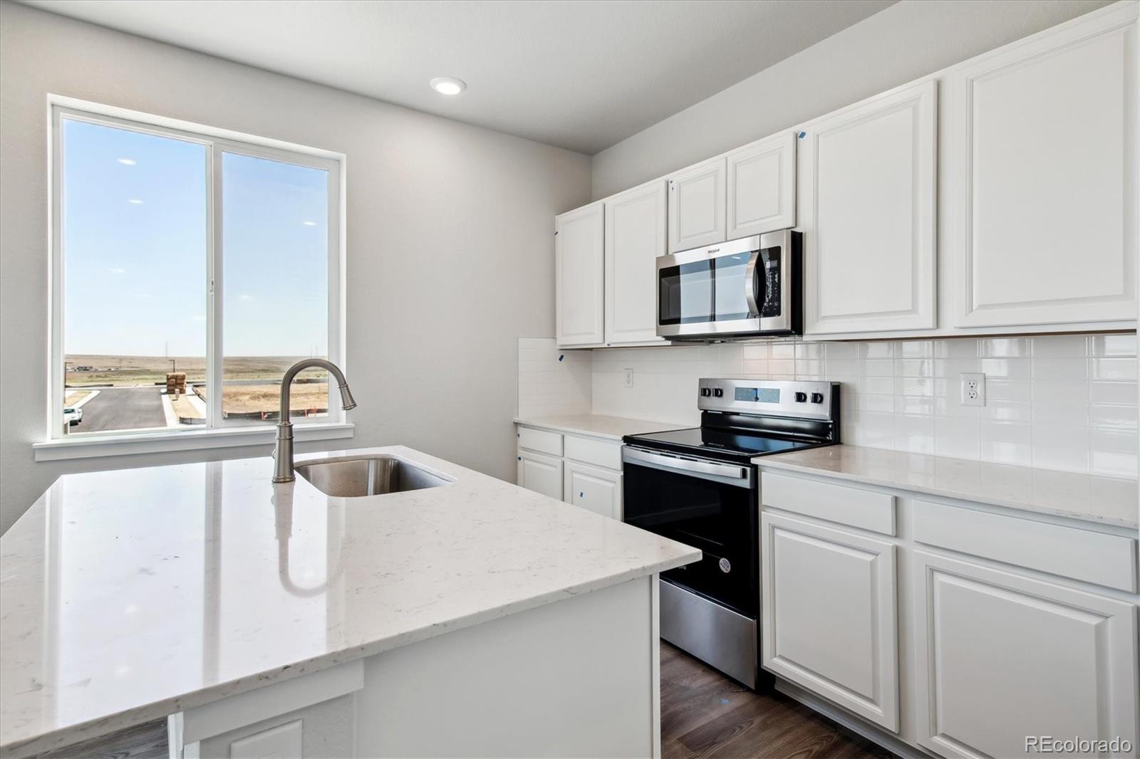 3302 Highlands Creek Parkway, Aurora, CO 80019, 3 Bedrooms Bedrooms, ,3 BathroomsBathrooms,Residential,For Sale,Highlands Creek,REC7396563