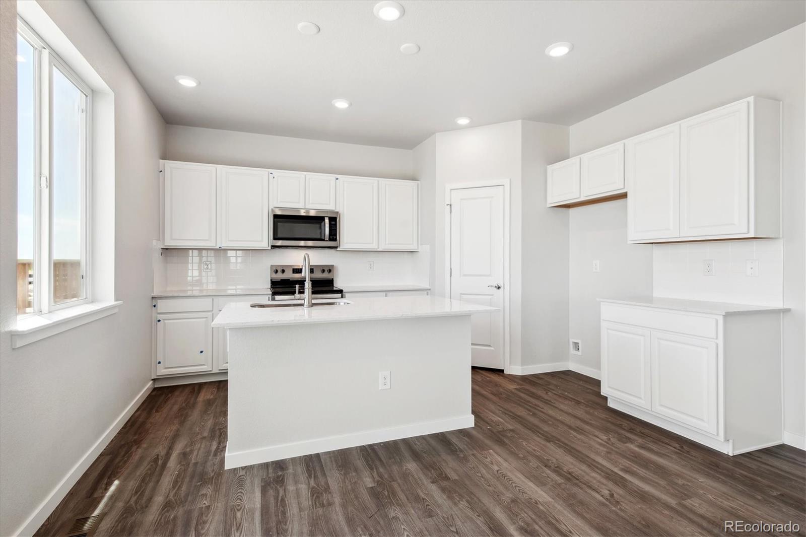 3302 Highlands Creek Parkway, Aurora, CO 80019, 3 Bedrooms Bedrooms, ,3 BathroomsBathrooms,Residential,For Sale,Highlands Creek,REC7396563