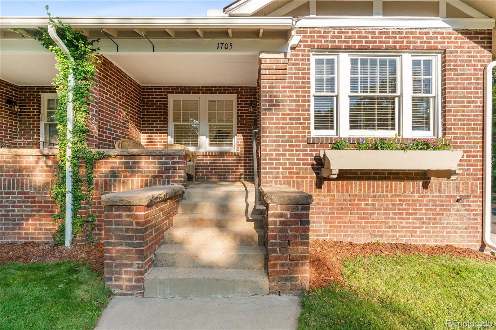 1705 S Ogden Street, Denver, CO 80210, 5 Bedrooms Bedrooms, ,2 BathroomsBathrooms,Income,For Sale,Ogden,REC4073911