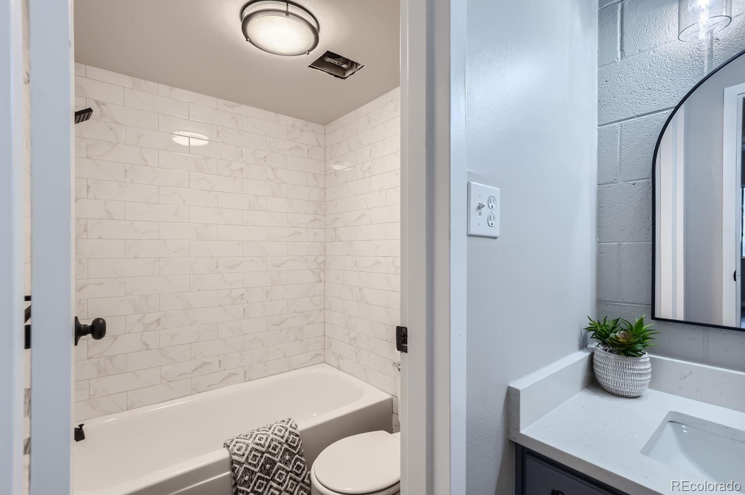 Restricted Address, 2 Bedrooms Bedrooms, ,2 BathroomsBathrooms,Residential,For Sale,10th,REC2034178