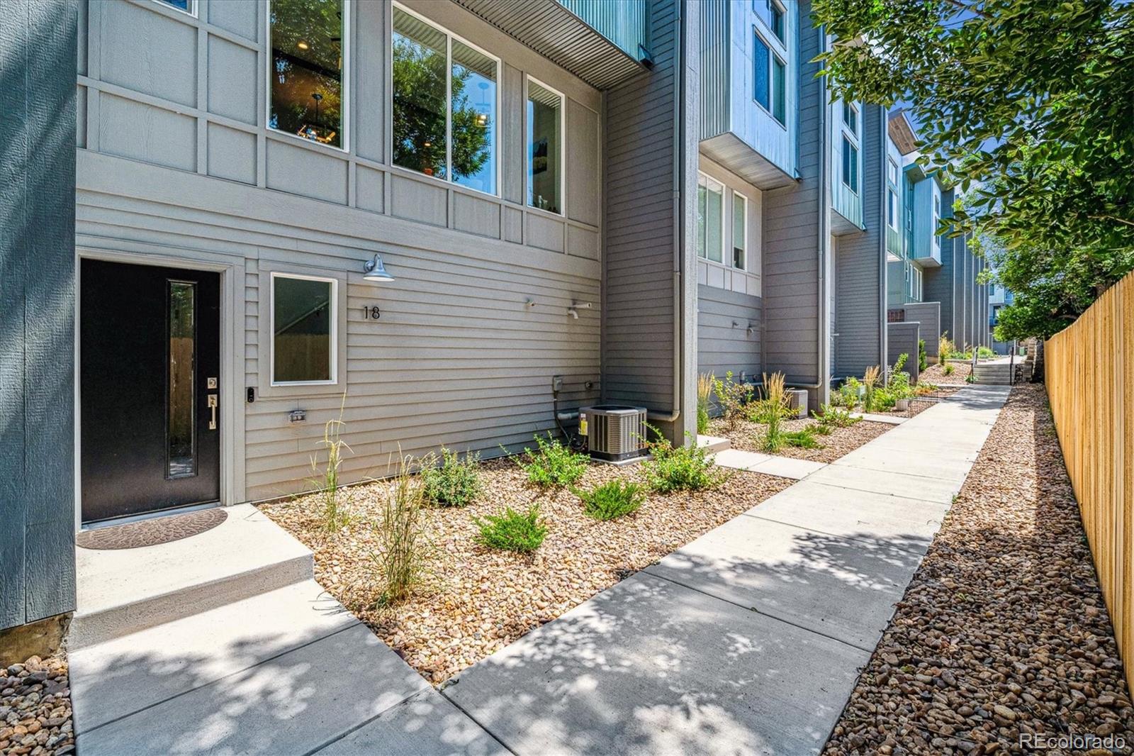 8711 Hampden Avenue #18, Denver, CO 80231, 2 Bedrooms Bedrooms, ,3 BathroomsBathrooms,Residential,For Sale,Bridgecreek Townhomes,Hampden,REC6666462