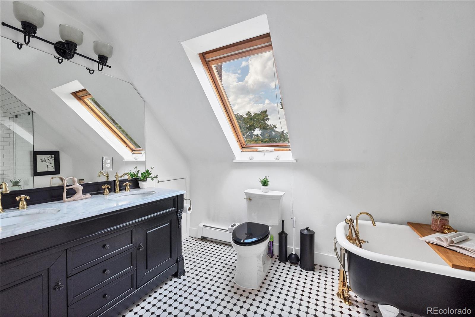 1160 S Logan Street, Denver, CO 80210, 2 Bedrooms Bedrooms, ,2 BathroomsBathrooms,Residential,For Sale,Logan,REC4189237