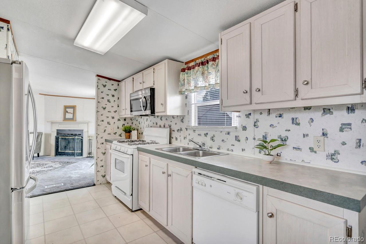 880 Beacon Lite Road, Monument, CO 80132, 3 Bedrooms Bedrooms, ,2 BathroomsBathrooms,Residential,For Sale,Beacon Lite,REC8091653