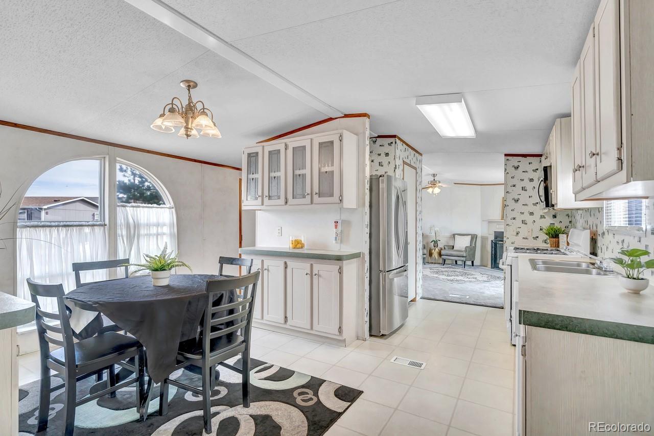 880 Beacon Lite Road, Monument, CO 80132, 3 Bedrooms Bedrooms, ,2 BathroomsBathrooms,Residential,For Sale,Beacon Lite,REC8091653