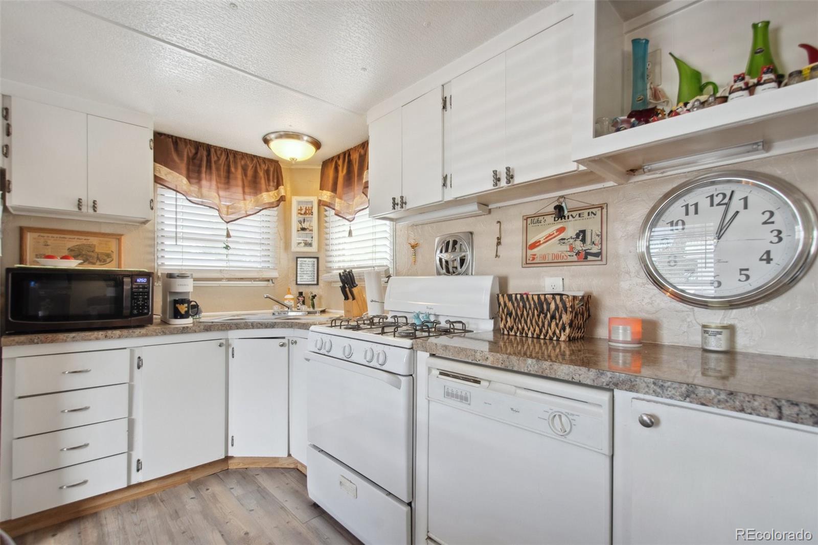 8201 Santa Fe Drive, Littleton, CO 80120, 2 Bedrooms Bedrooms, ,1 BathroomBathrooms,Residential,For Sale,Santa Fe,REC3132877