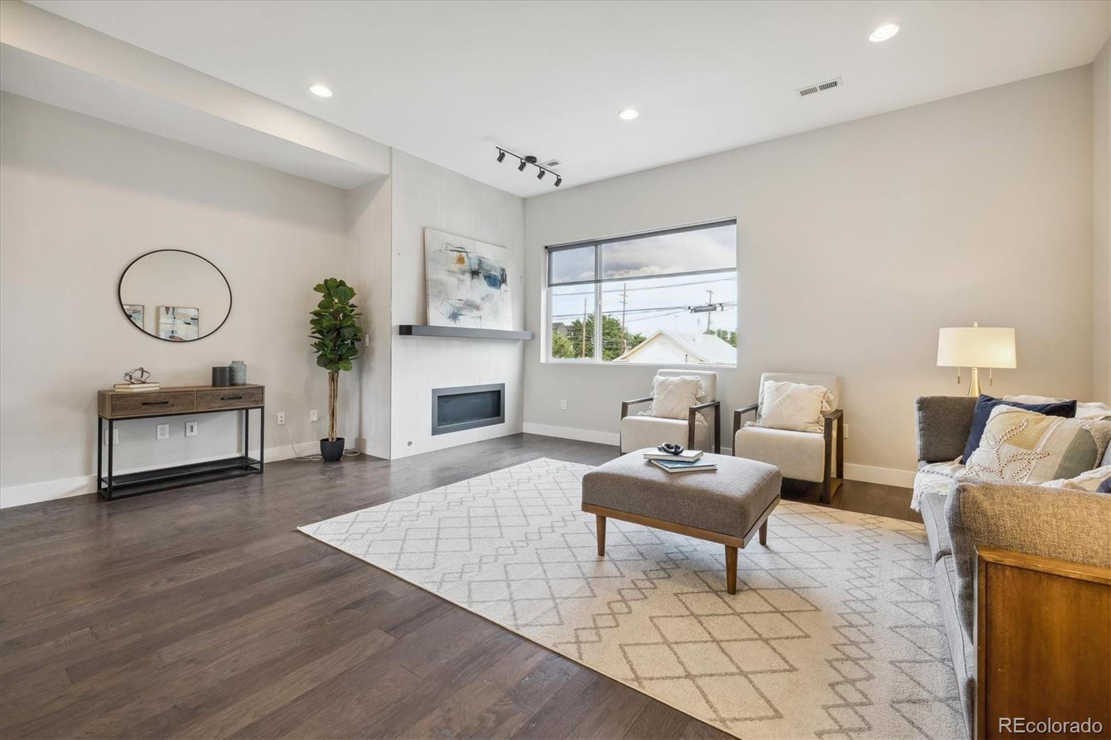 3354 18th Avenue, Denver, CO 80204, 3 Bedrooms Bedrooms, ,4 BathroomsBathrooms,Residential,For Sale,18th,REC6886120