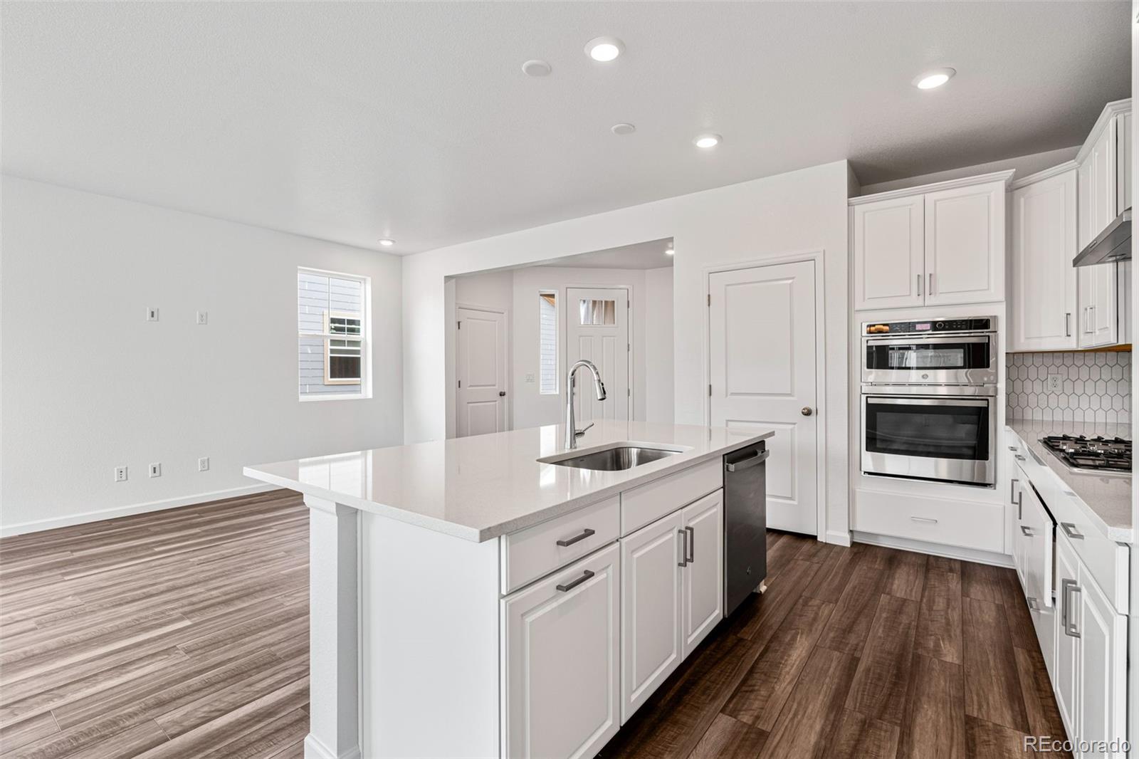 3468 Duquesne Way, Aurora, CO 80019, 2 Bedrooms Bedrooms, ,2 BathroomsBathrooms,Residential,For Sale,Landmark Collection,Duquesne,REC8601689