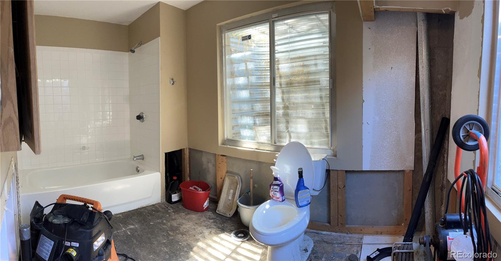 18306 E Wesley Place, Aurora, CO 80013, 5 Bedrooms Bedrooms, ,4 BathroomsBathrooms,Residential,For Sale,Wesley,REC3857947