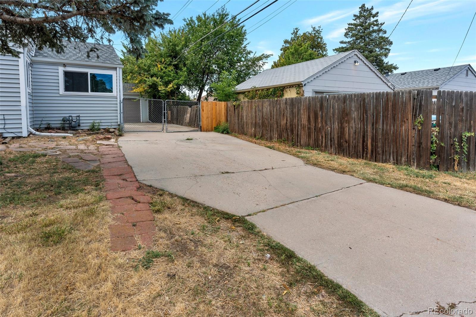 11612 Del Mar Parkway, Aurora, CO 80010, 3 Bedrooms Bedrooms, ,1 BathroomBathrooms,Residential,For Sale,Del Mar,REC2023727