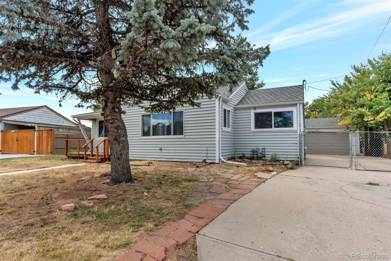 11612 Del Mar Parkway, Aurora, CO 80010, 3 Bedrooms Bedrooms, ,1 BathroomBathrooms,Residential,For Sale,Del Mar,REC2023727