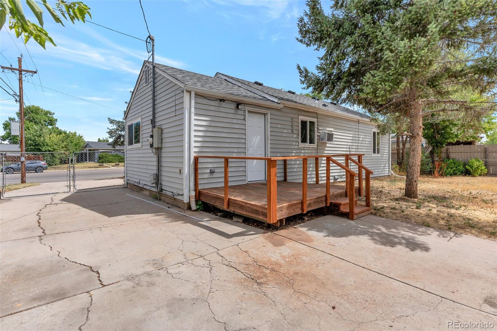 11612 Del Mar Parkway, Aurora, CO 80010, 3 Bedrooms Bedrooms, ,1 BathroomBathrooms,Residential,For Sale,Del Mar,REC2023727