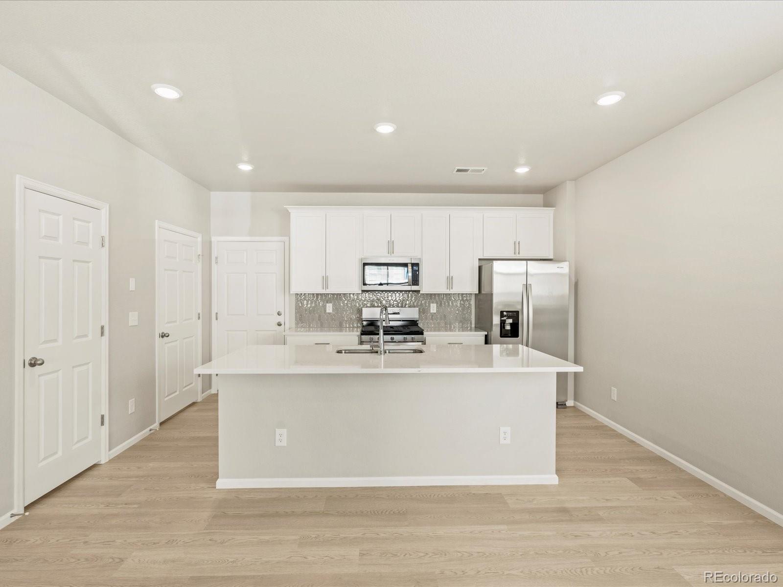 20982 66th Avenue, Aurora, CO 80019, 3 Bedrooms Bedrooms, ,3 BathroomsBathrooms,Residential,For Sale,66th,REC5818775