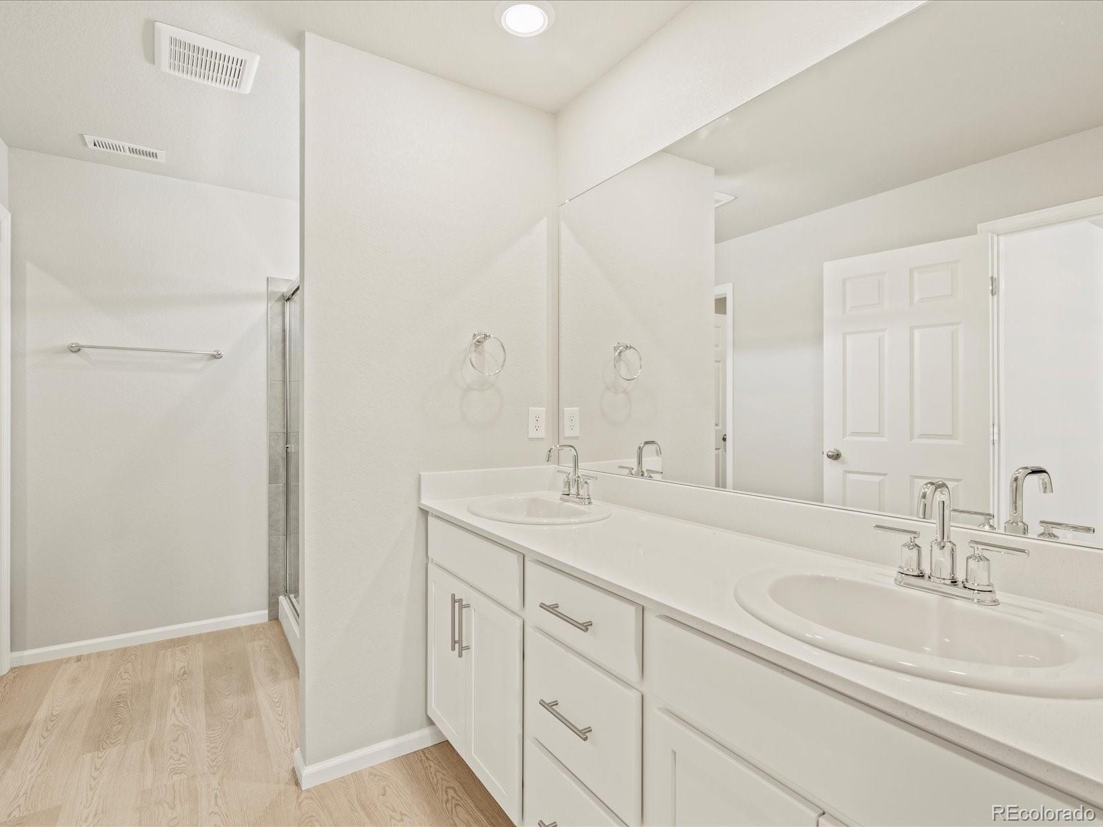 20982 66th Avenue, Aurora, CO 80019, 3 Bedrooms Bedrooms, ,3 BathroomsBathrooms,Residential,For Sale,66th,REC5818775