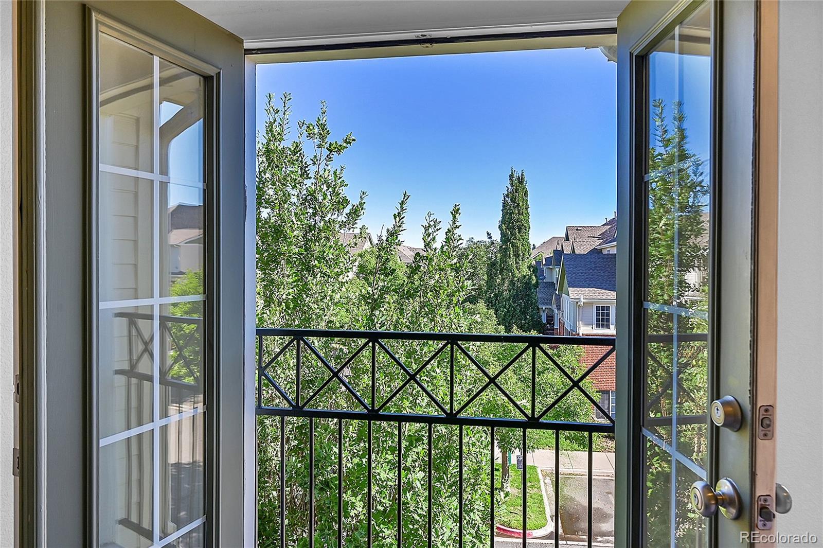 9760 Florida Place, Aurora, CO 80247, 3 Bedrooms Bedrooms, ,3 BathroomsBathrooms,Residential,For Sale,Florida,REC8663830