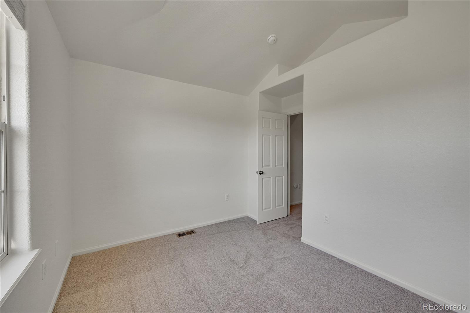 9760 Florida Place, Aurora, CO 80247, 3 Bedrooms Bedrooms, ,3 BathroomsBathrooms,Residential,For Sale,Florida,REC8663830