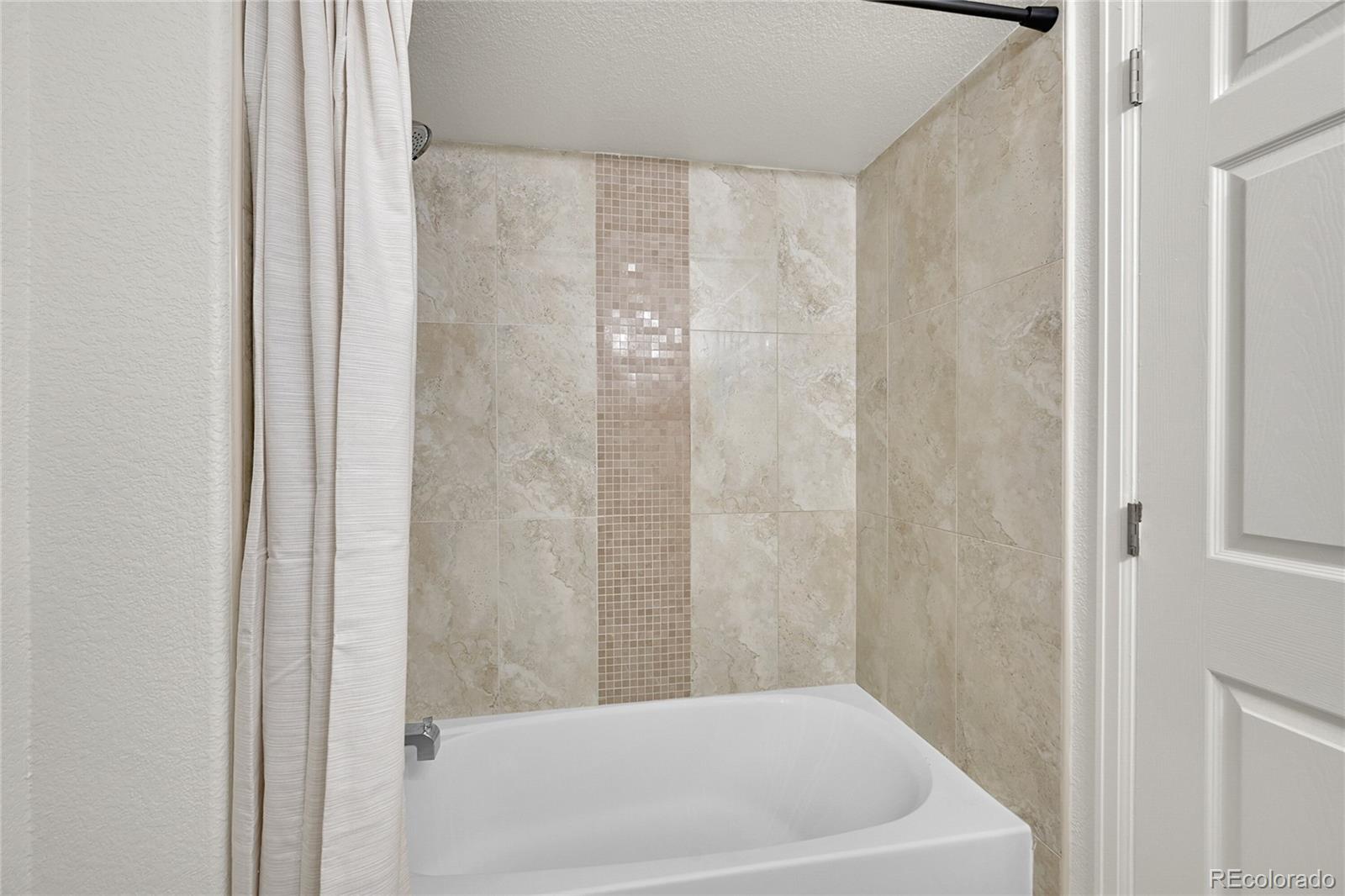 9760 Florida Place, Aurora, CO 80247, 3 Bedrooms Bedrooms, ,3 BathroomsBathrooms,Residential,For Sale,Florida,REC8663830