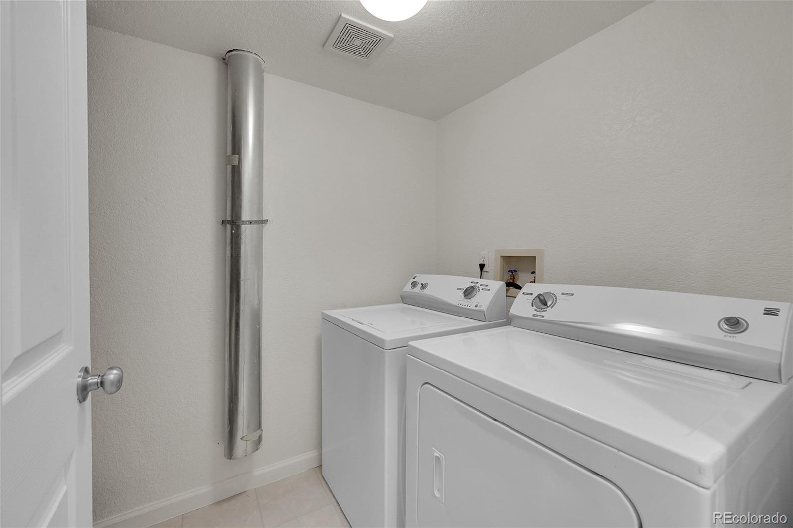 9760 Florida Place, Aurora, CO 80247, 3 Bedrooms Bedrooms, ,3 BathroomsBathrooms,Residential,For Sale,Florida,REC8663830