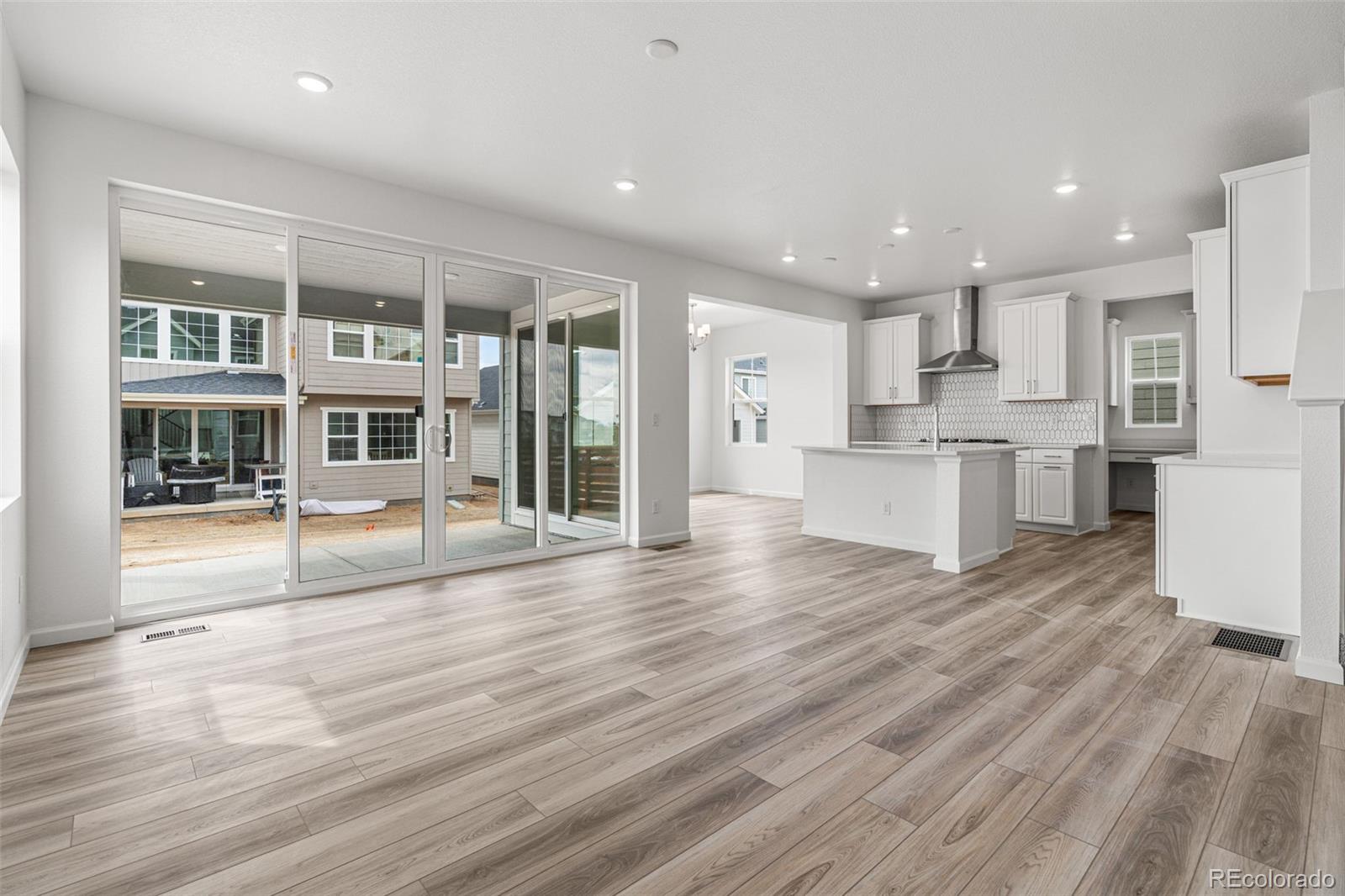 3507 Duquesne Court, Aurora, CO 80019, 5 Bedrooms Bedrooms, ,5 BathroomsBathrooms,Residential,For Sale,Duquesne,REC8210944