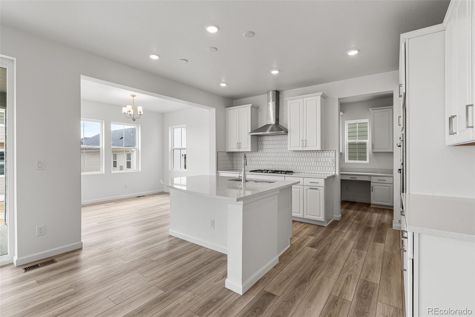3507 Duquesne Court, Aurora, CO 80019, 5 Bedrooms Bedrooms, ,5 BathroomsBathrooms,Residential,For Sale,Duquesne,REC8210944