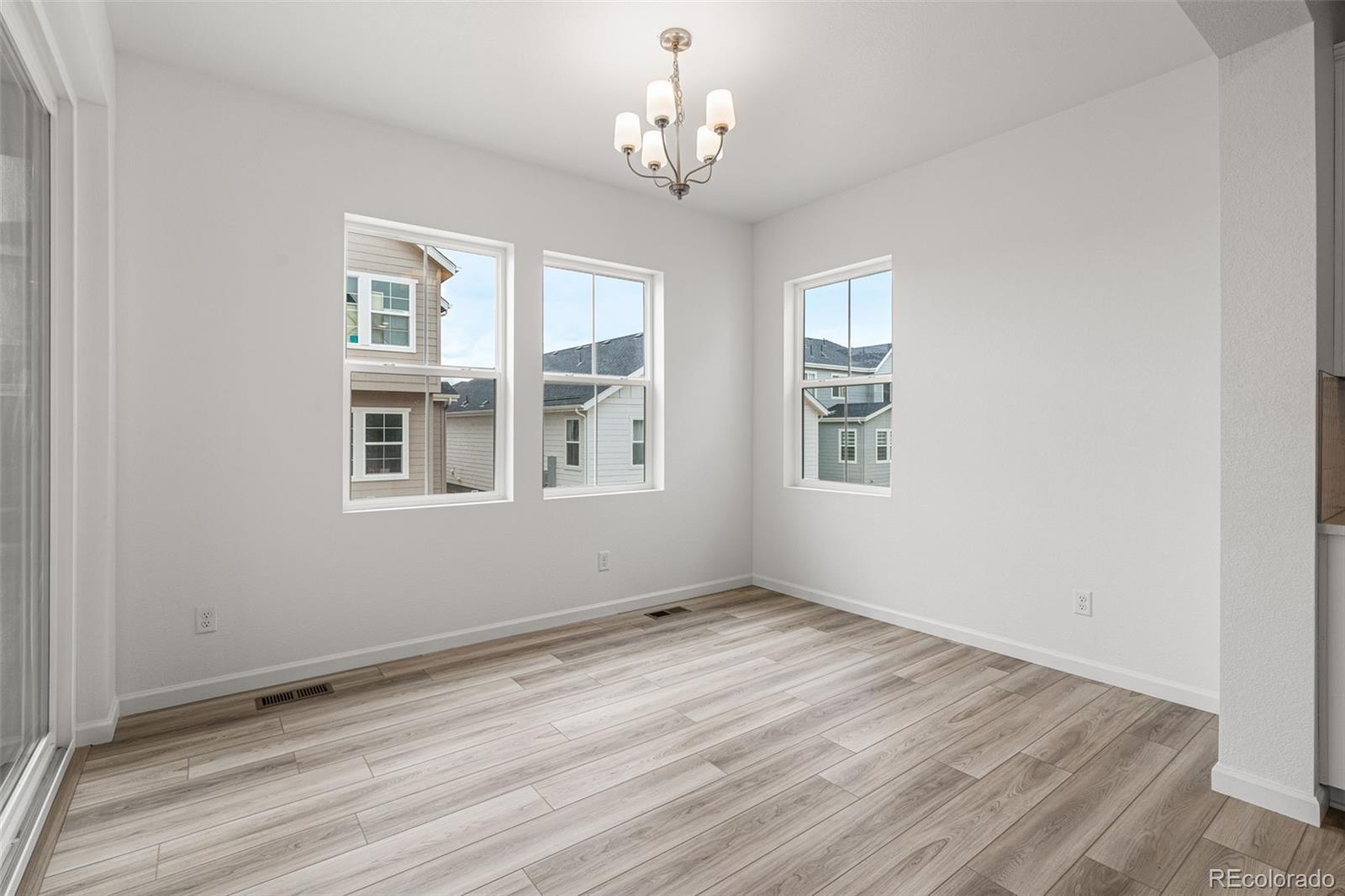 3507 Duquesne Court, Aurora, CO 80019, 5 Bedrooms Bedrooms, ,5 BathroomsBathrooms,Residential,For Sale,Duquesne,REC8210944